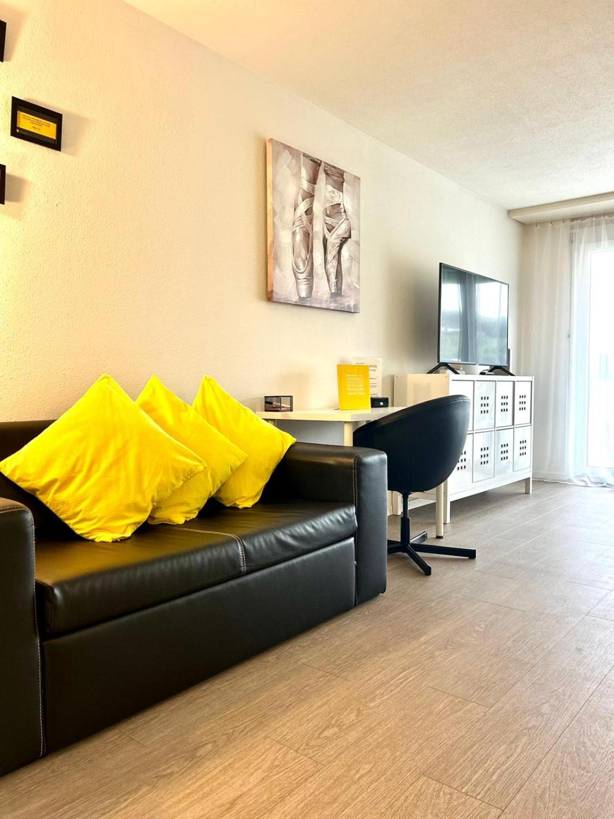 Little Penthouse ****