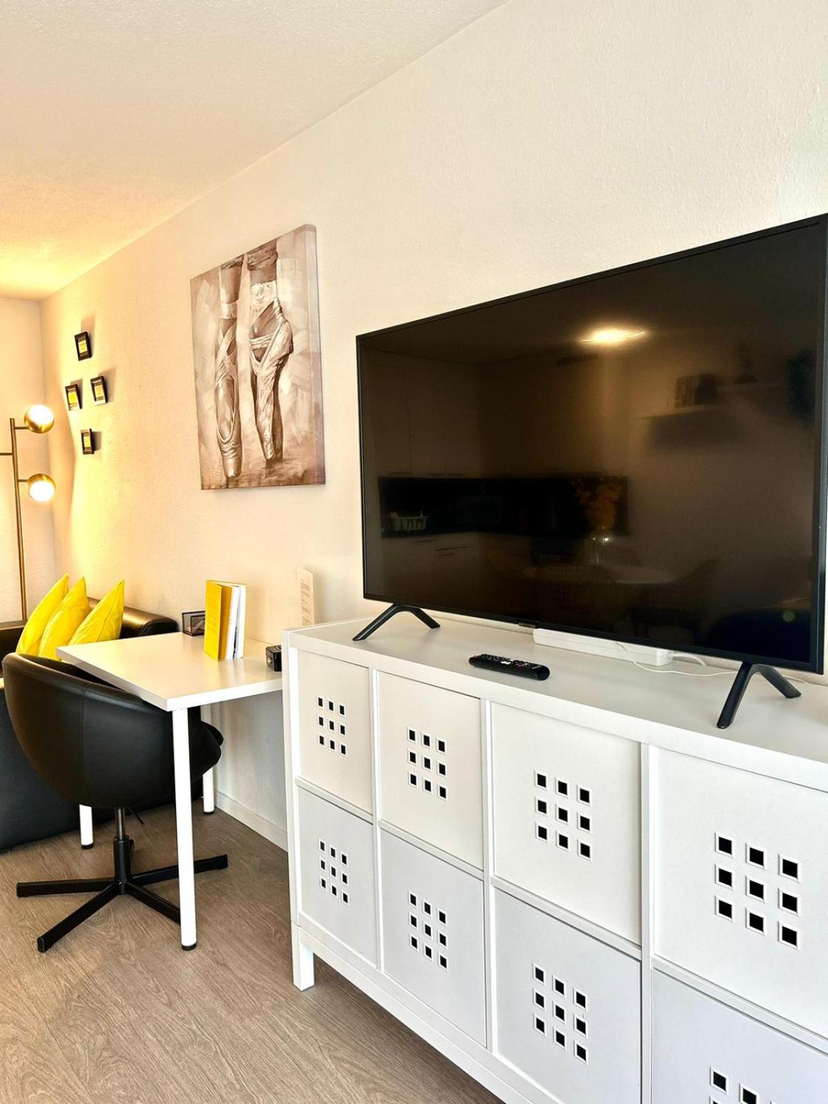 Little Penthouse ****