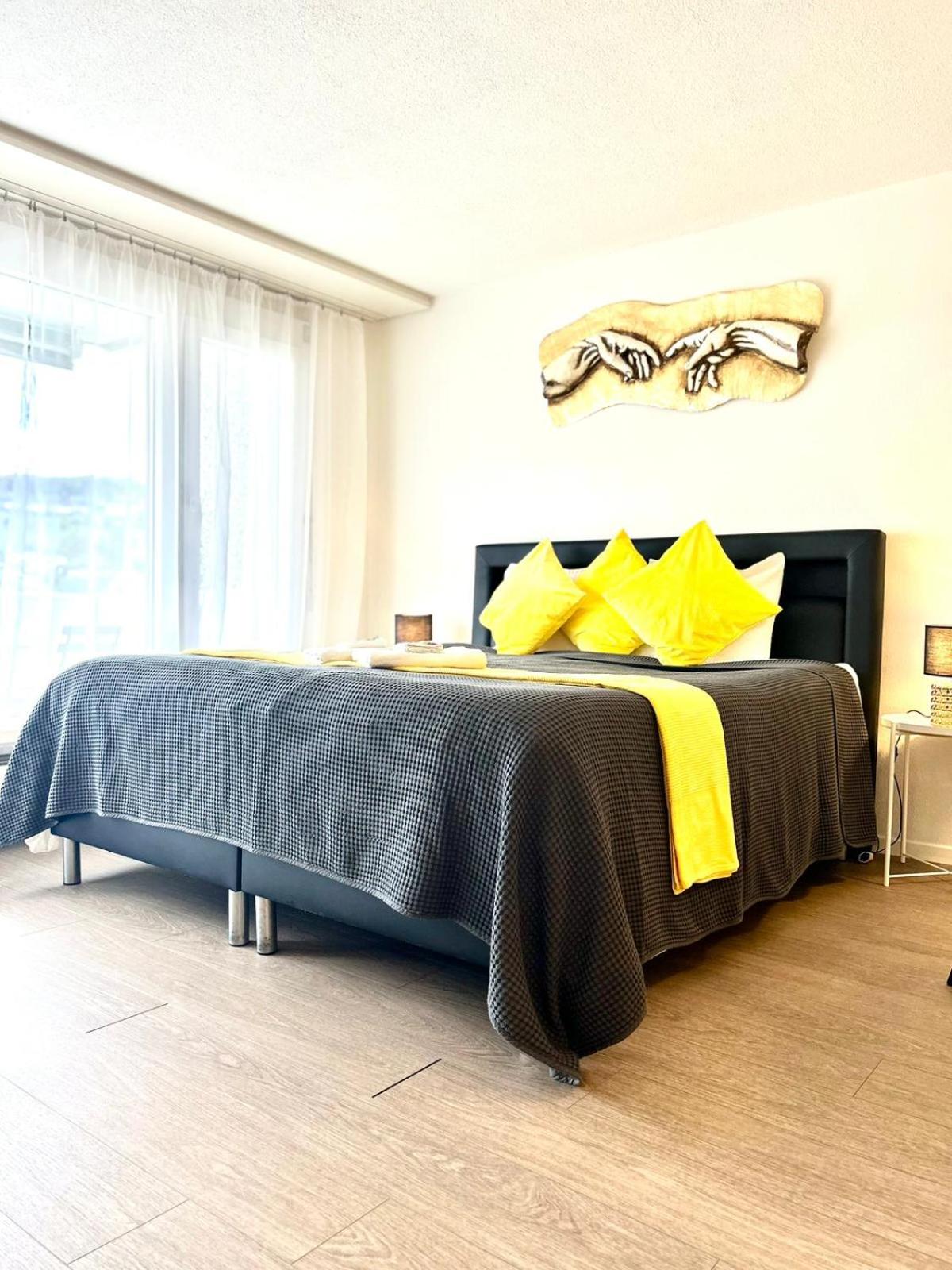 Little Penthouse ****