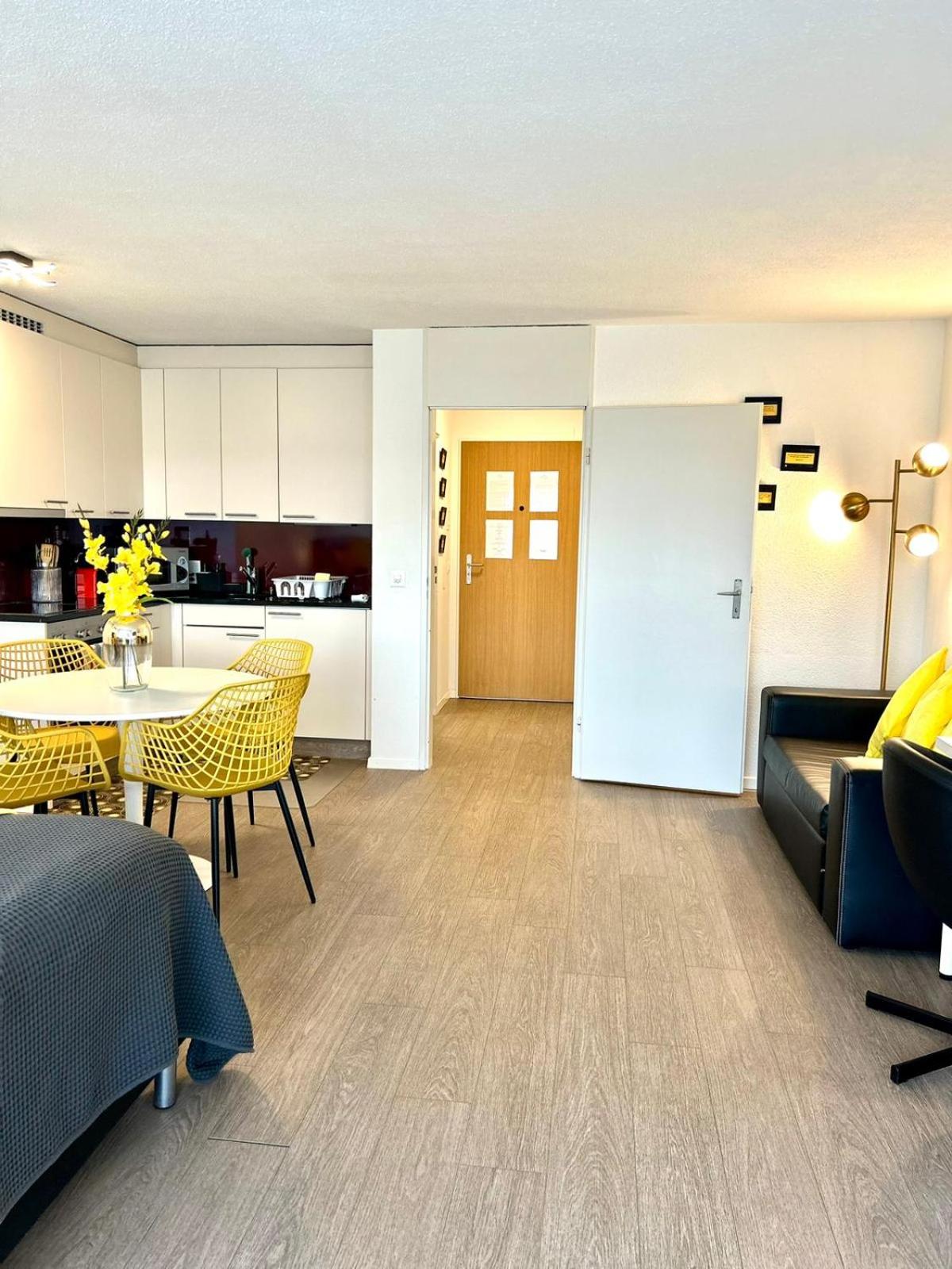 Little Penthouse ****