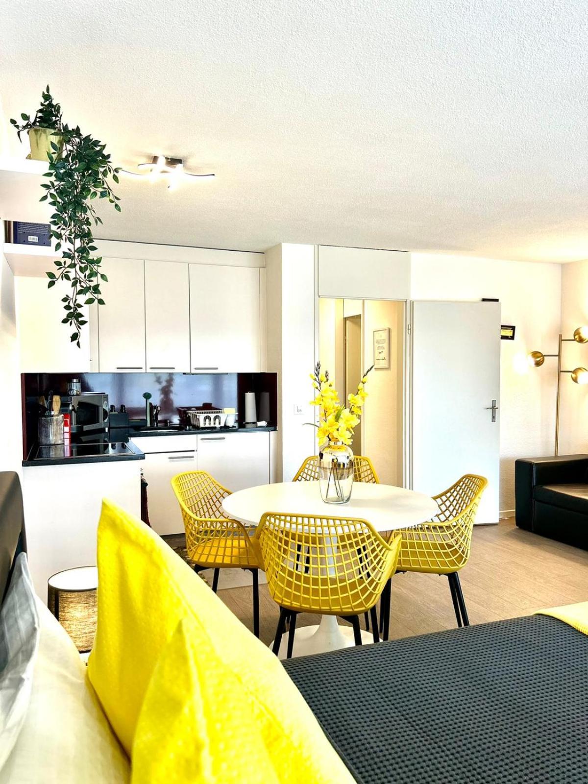 Little Penthouse ****