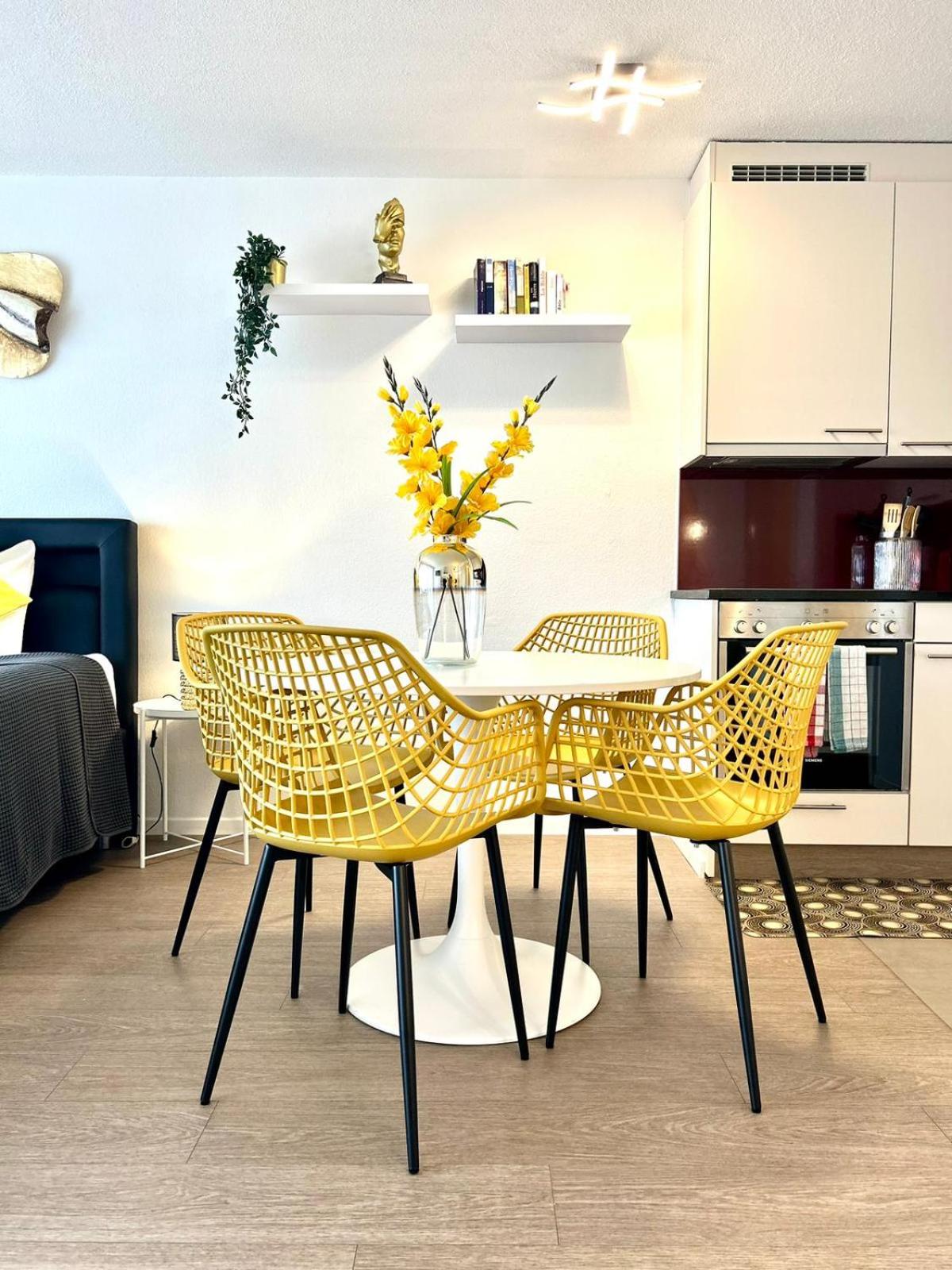 Little Penthouse ****
