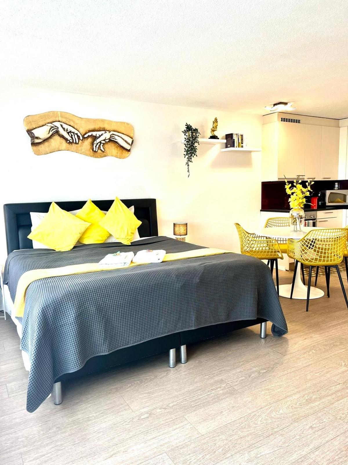 Little Penthouse ****