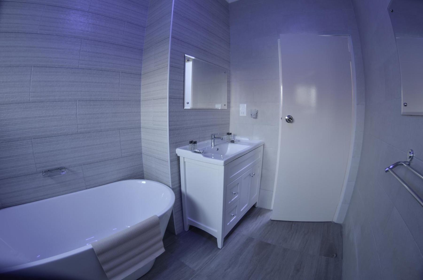 KAY'S TWO-BED SELFCATERING APARTMENT@21211