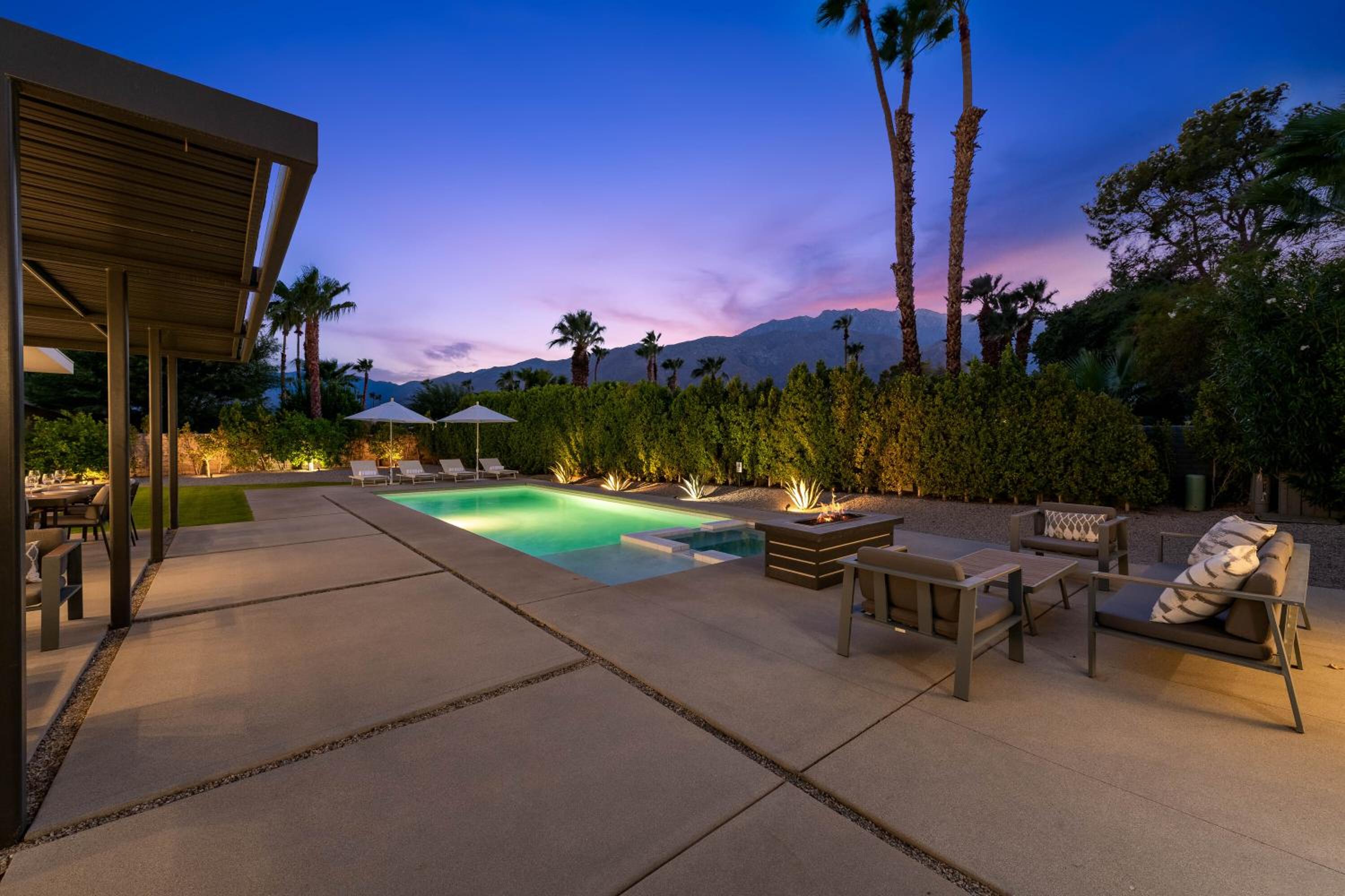 Stunning- Ultra Luxe Estate with 2 Casitas, Resort like Pool, Spa, Firepit & More view 2
