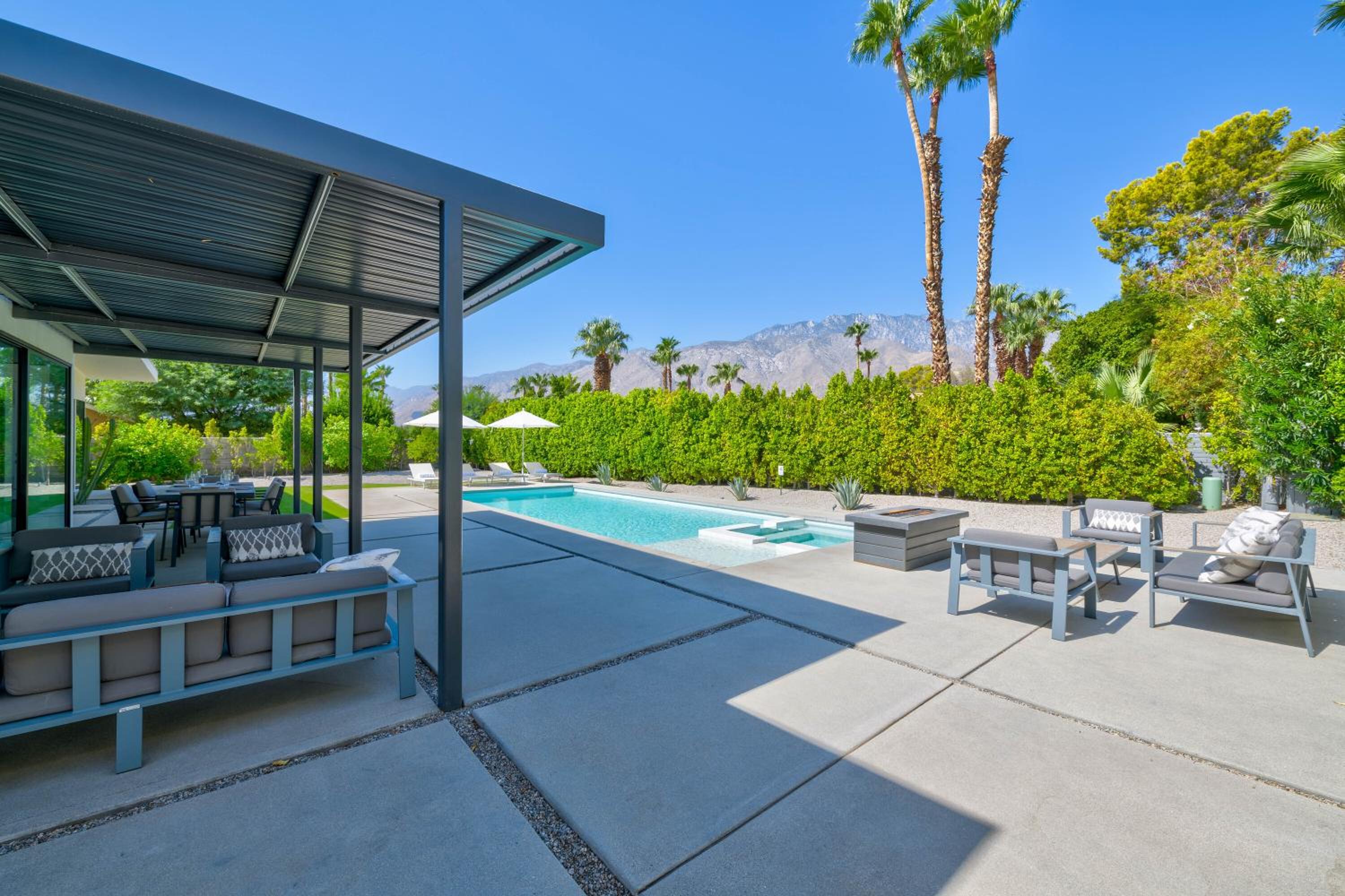 Stunning- Ultra Luxe Estate with 2 Casitas, Resort like Pool, Spa, Firepit & More view 4