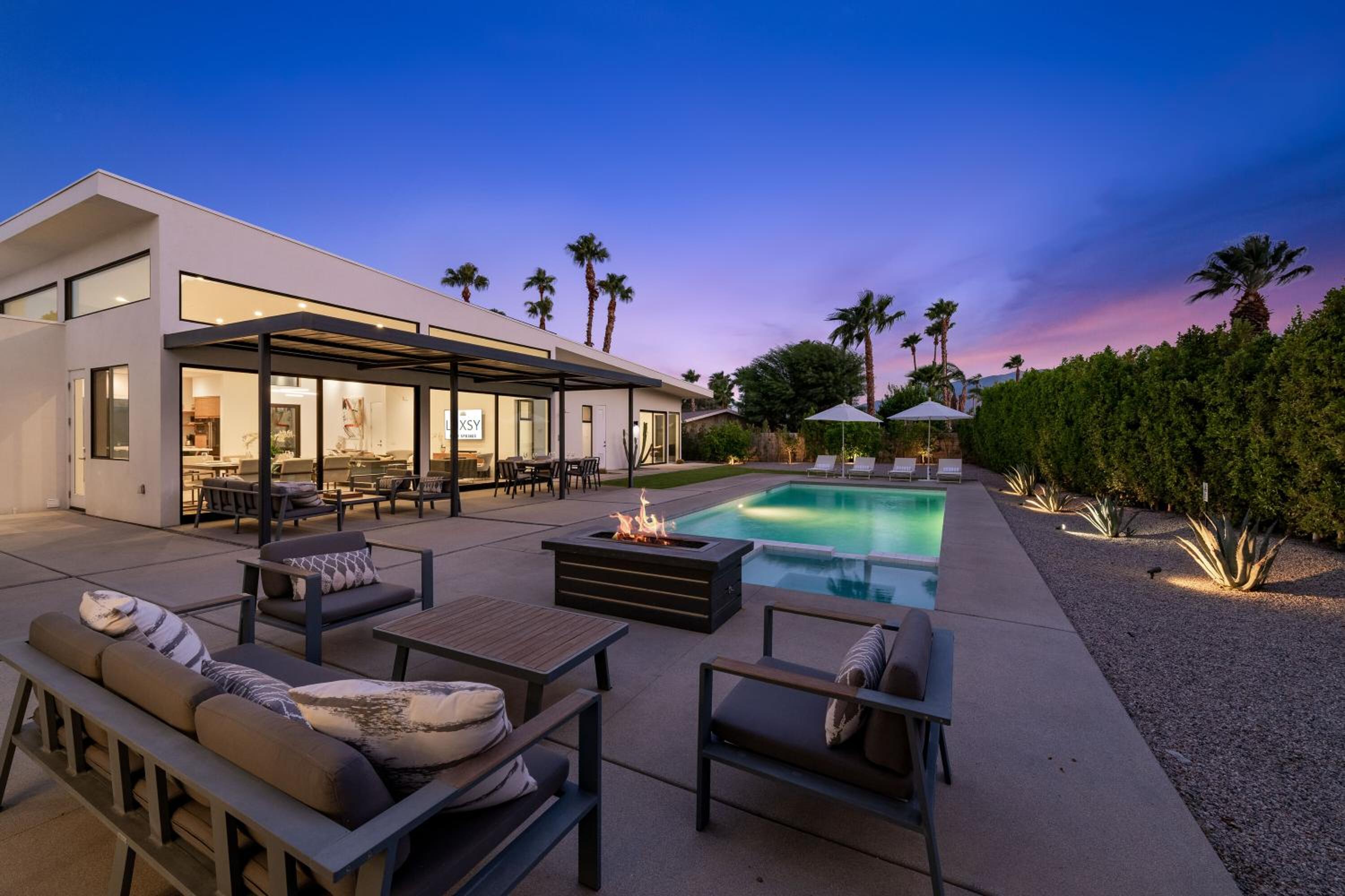 Stunning- Ultra Luxe Estate with 2 Casitas, Resort like Pool, Spa, Firepit & More view 5