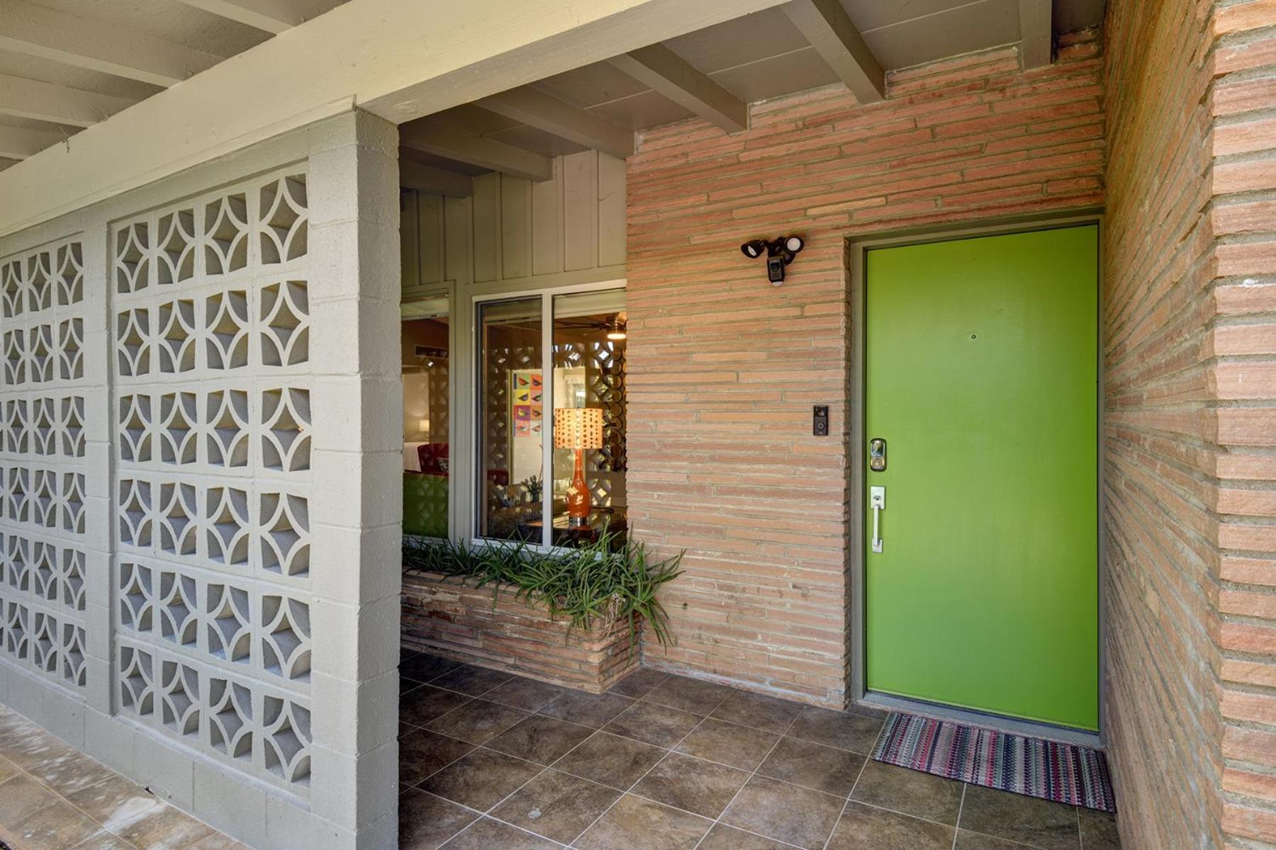 Ultra-Luxury- Resort Style Private Compound-Close to Everything- 3BD/2.5BA view 4