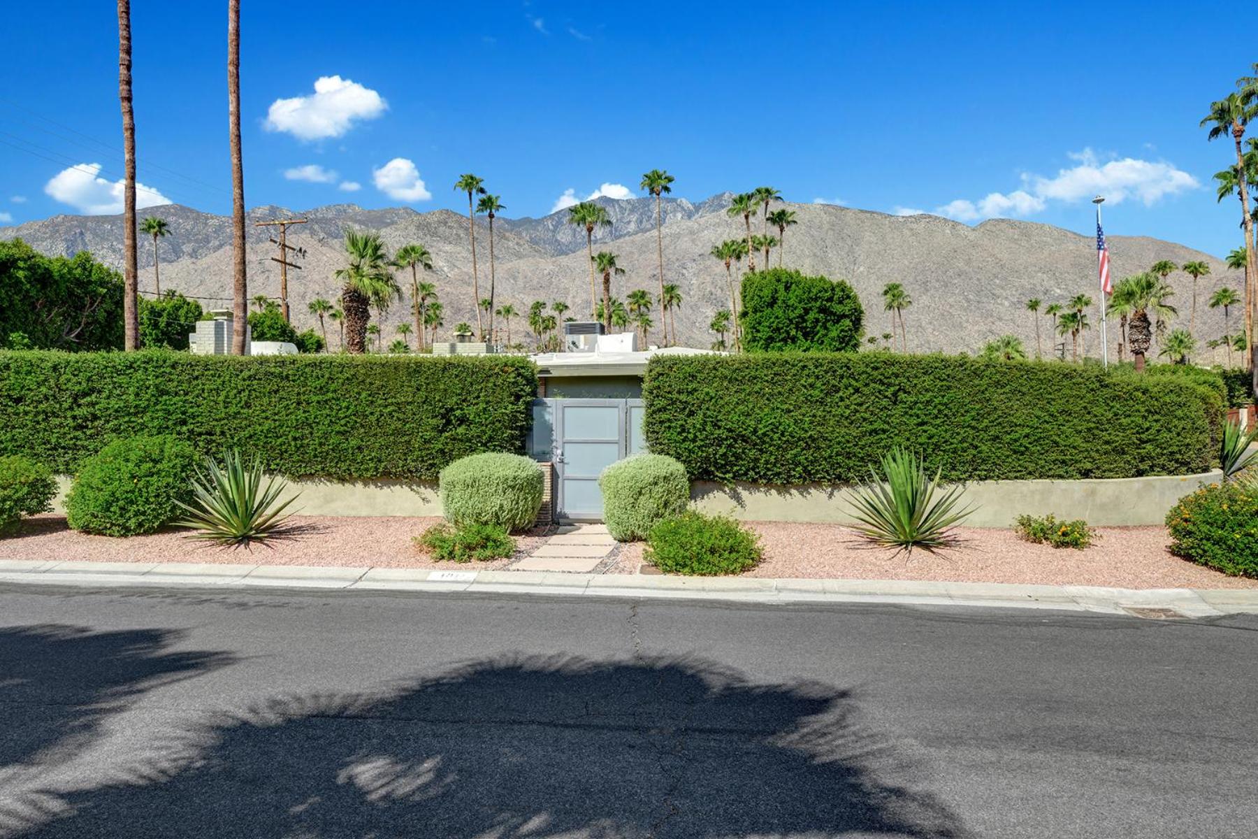 Ultra-Luxury- Resort Style Private Compound-Close to Everything- 3BD/2.5BA view 5