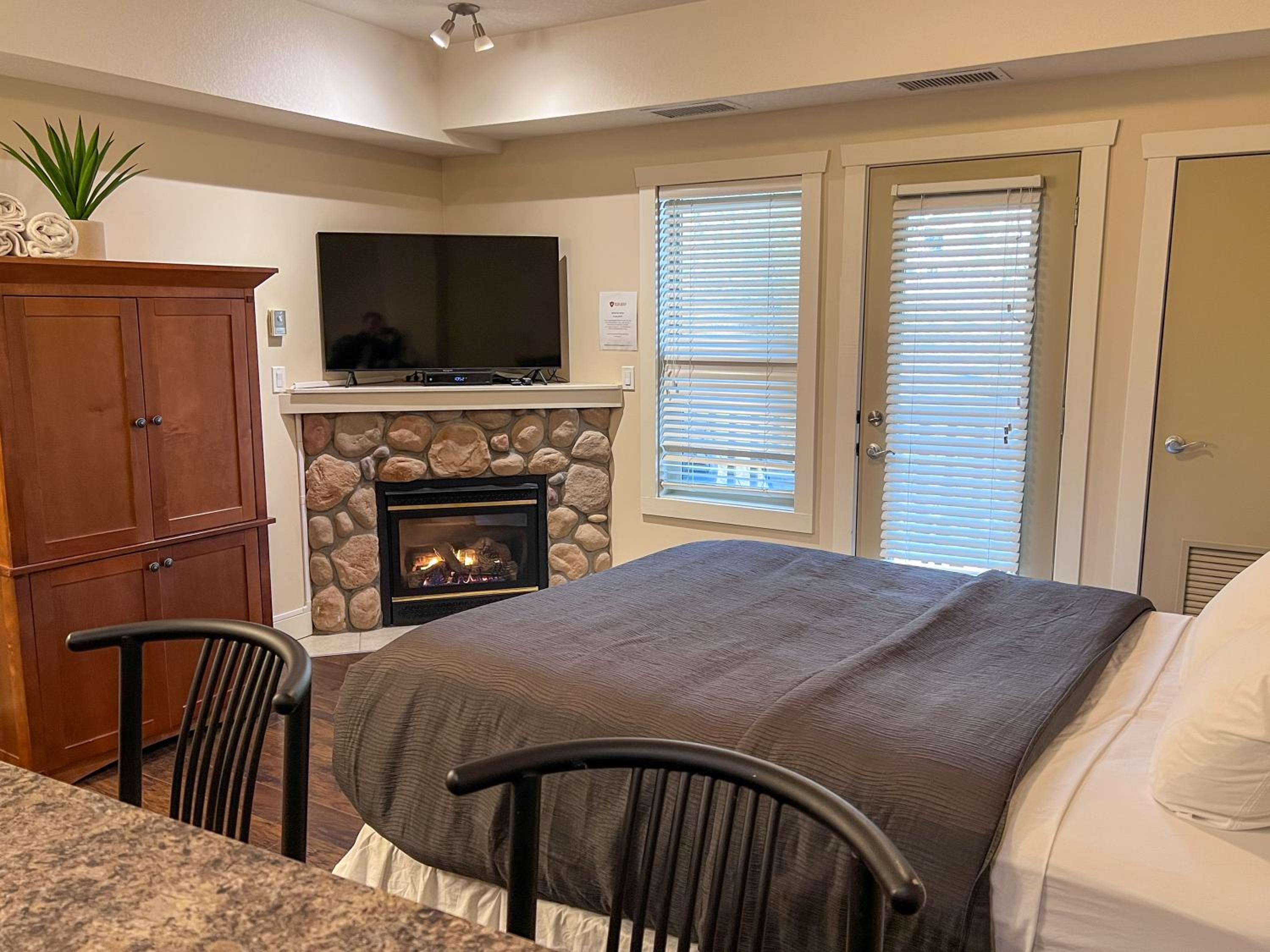 Silver Rock Condominiums by Fernie Central Reservations