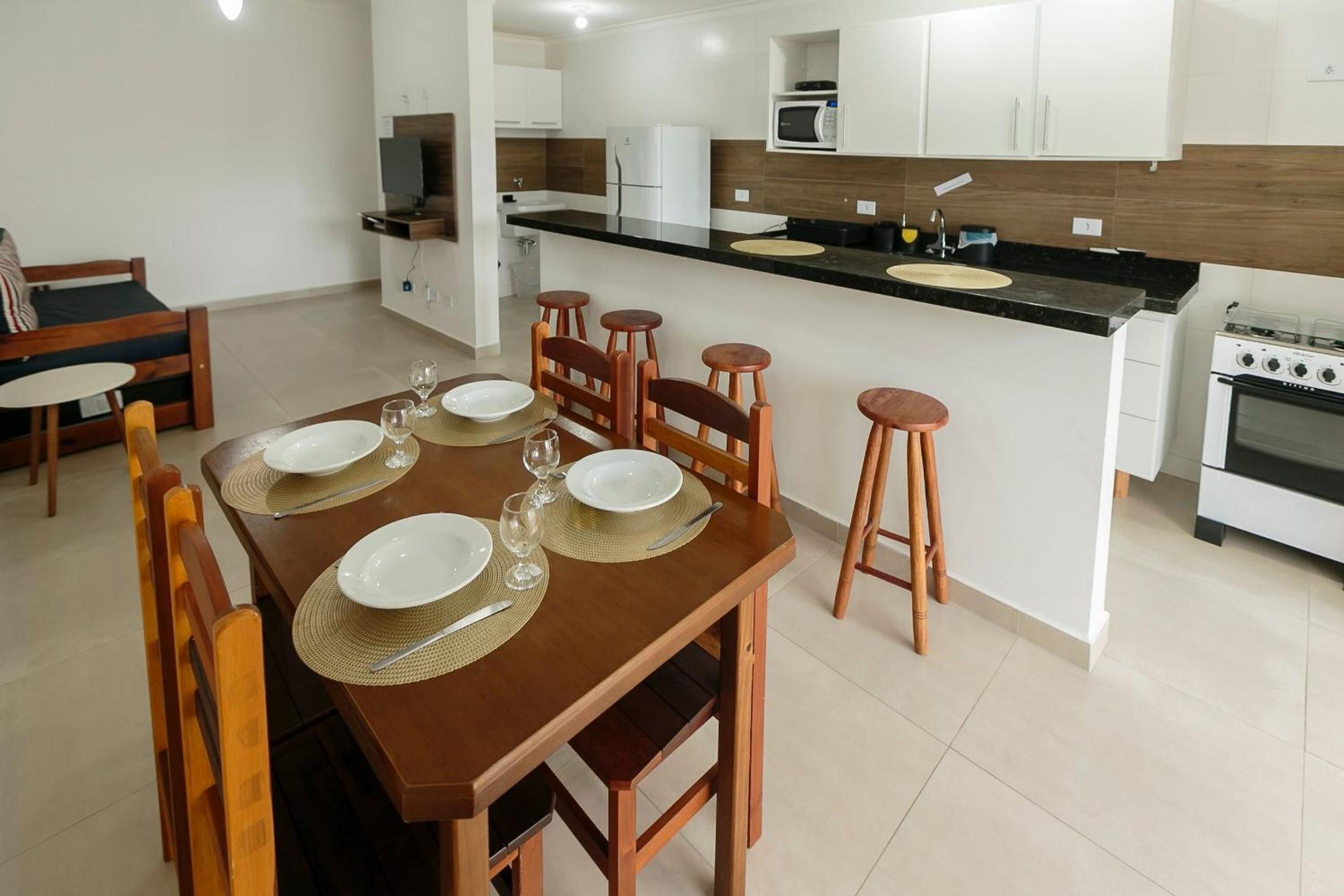 RJI - Apartamentos próximos da praia de Itaguá