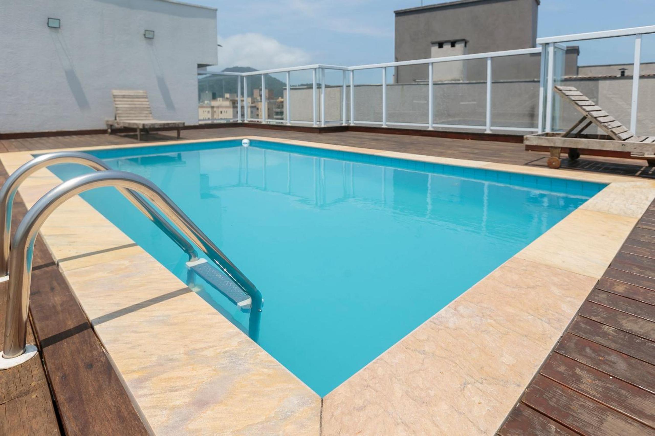 RJI - Apartamentos próximos da praia de Itaguá