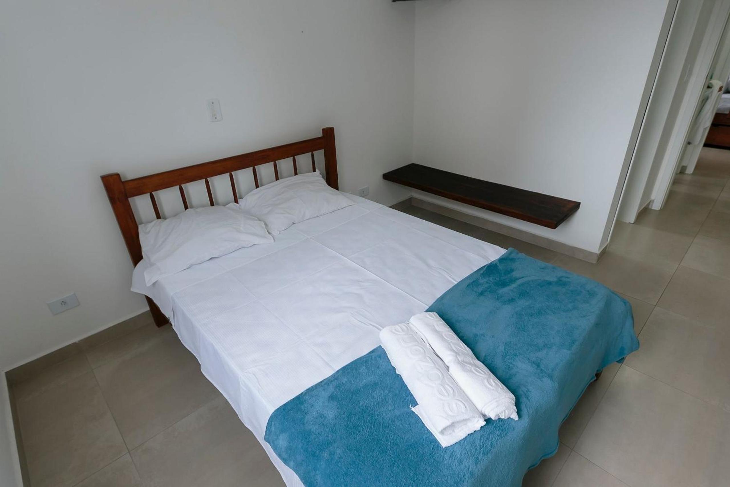 RJI - Apartamentos próximos da praia de Itaguá