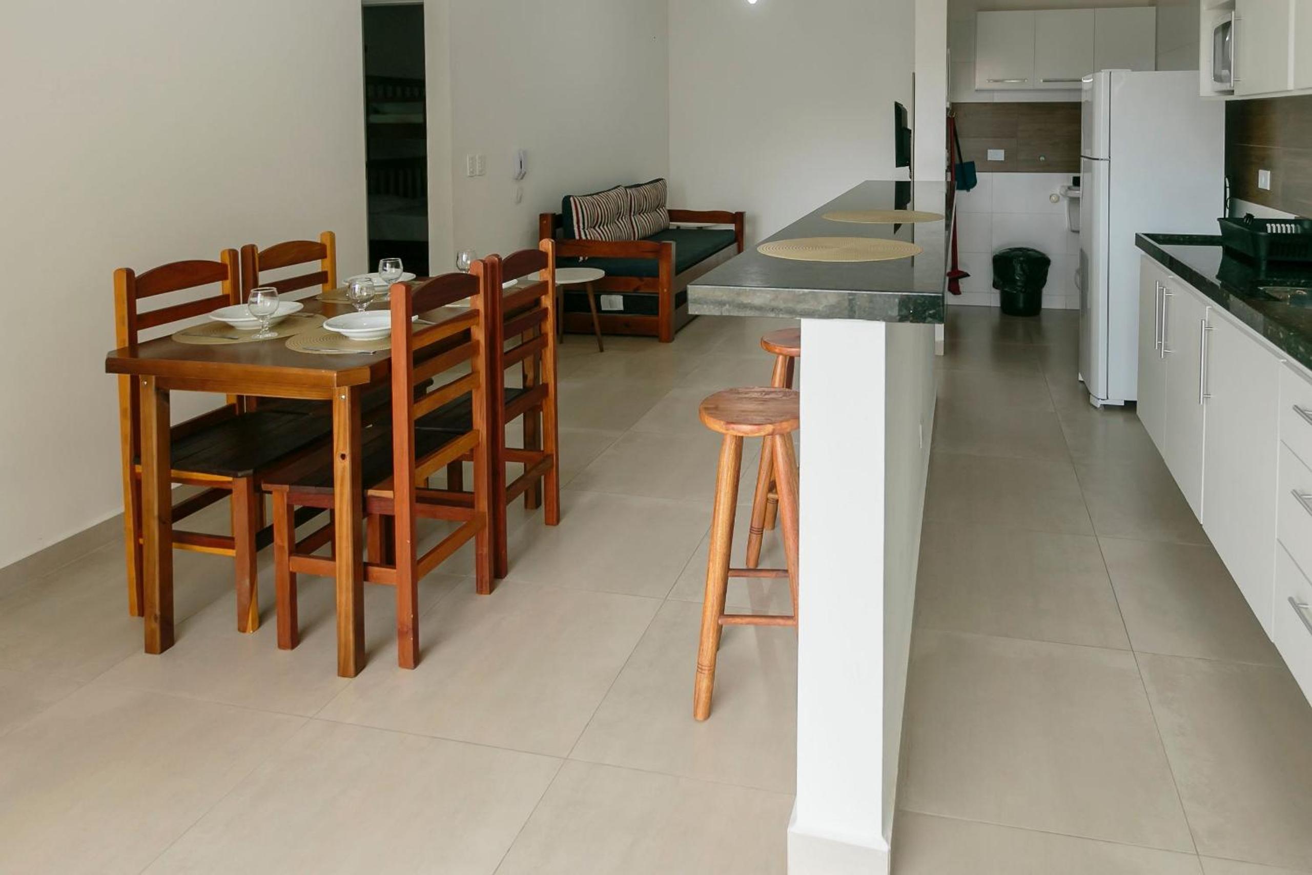 RJI - Apartamentos próximos da praia de Itaguá