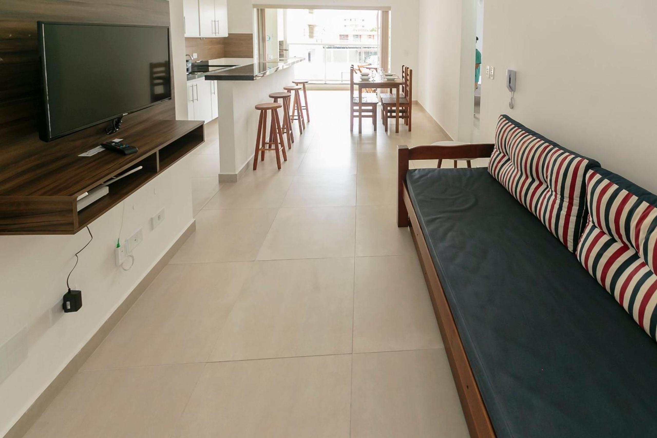 RJI - Apartamentos próximos da praia de Itaguá
