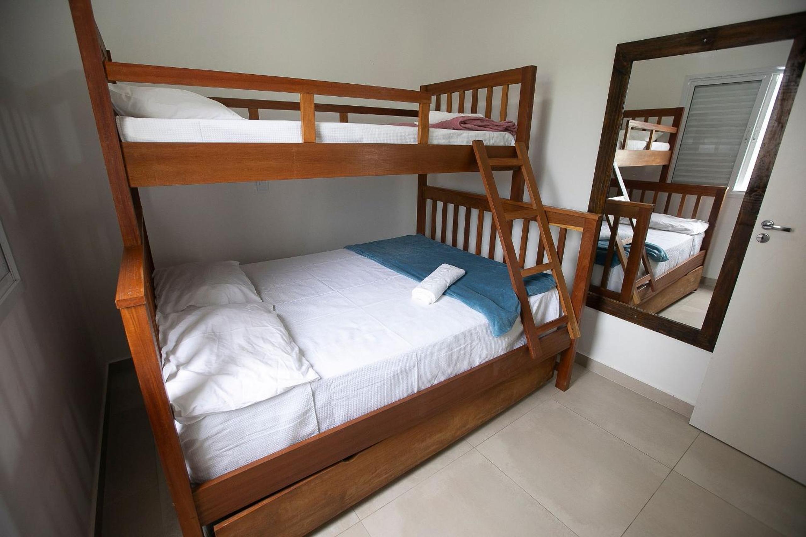 RJI - Apartamentos próximos da praia de Itaguá