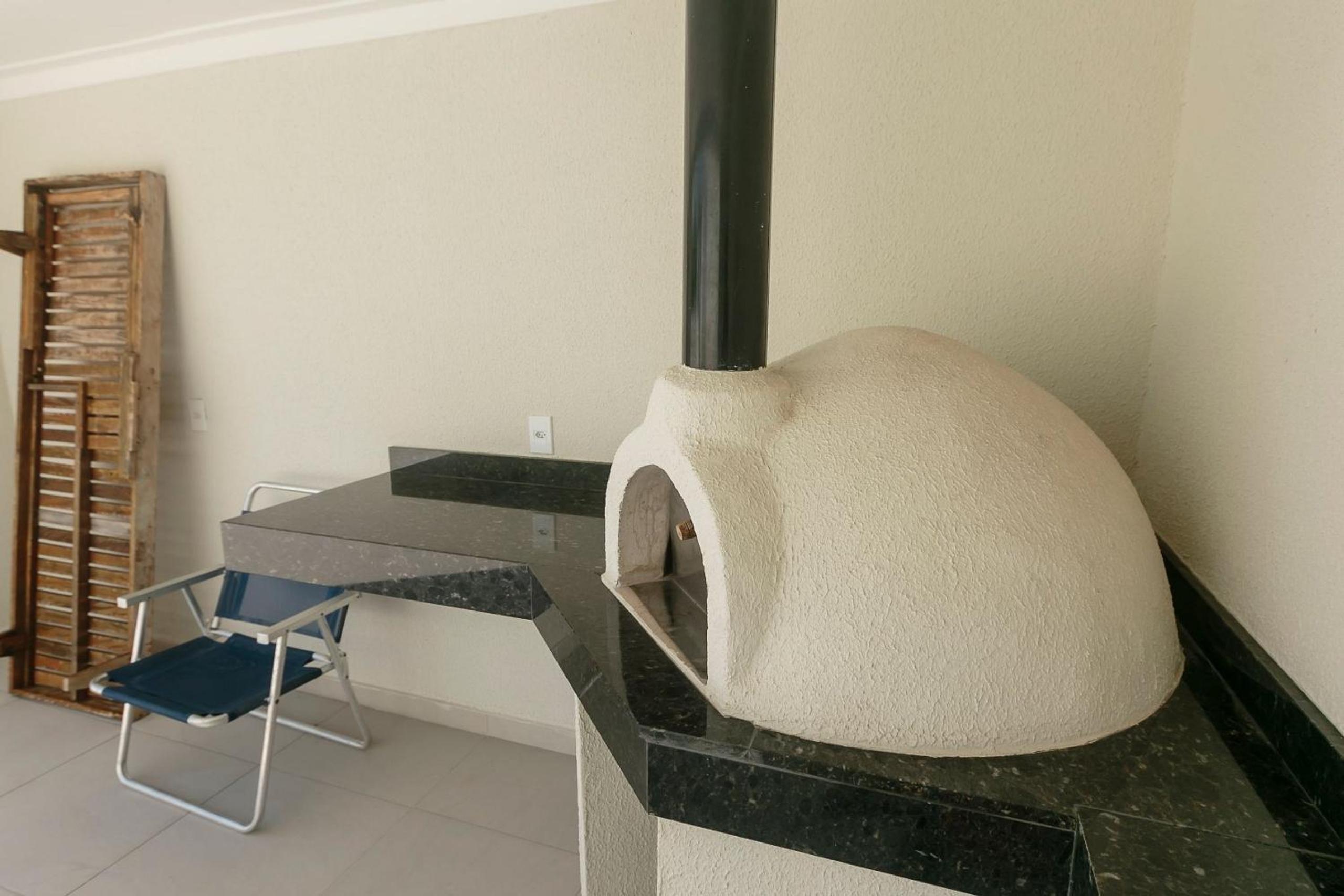 RJI - Apartamentos próximos da praia de Itaguá