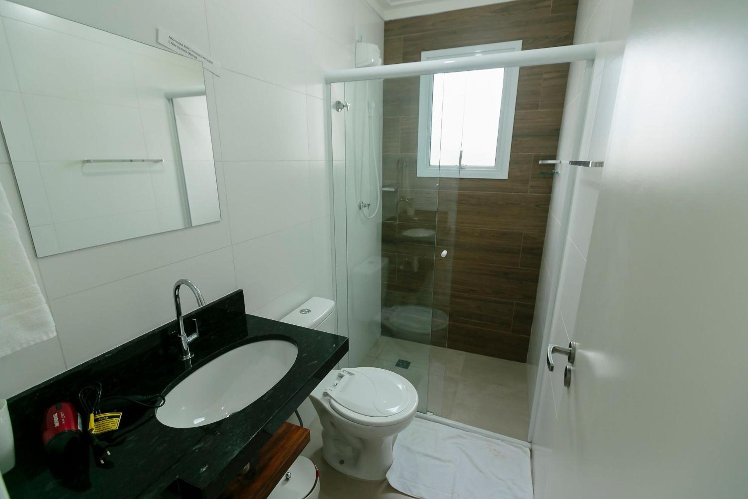 RJI - Apartamentos próximos da praia de Itaguá