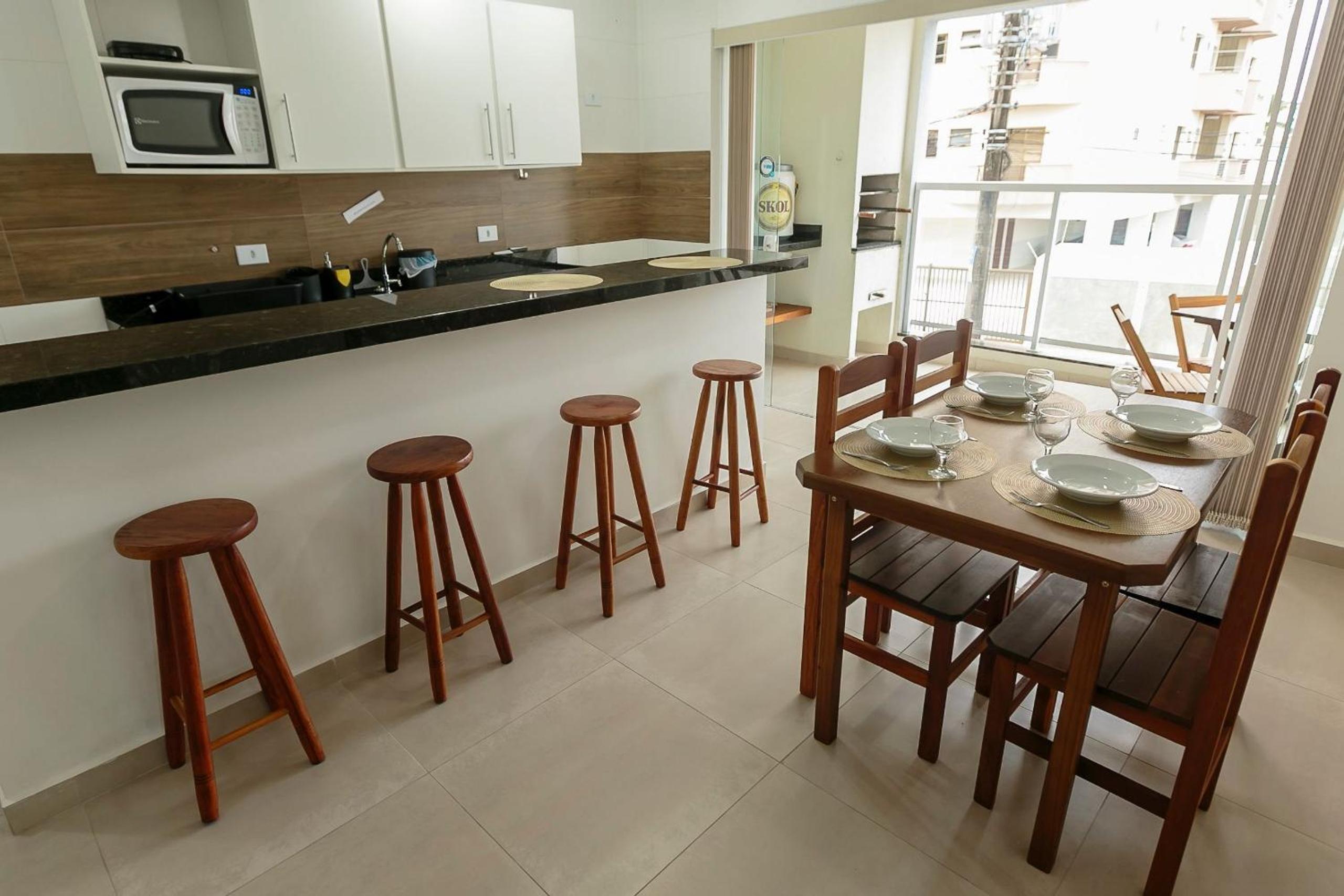 RJI - Apartamentos próximos da praia de Itaguá