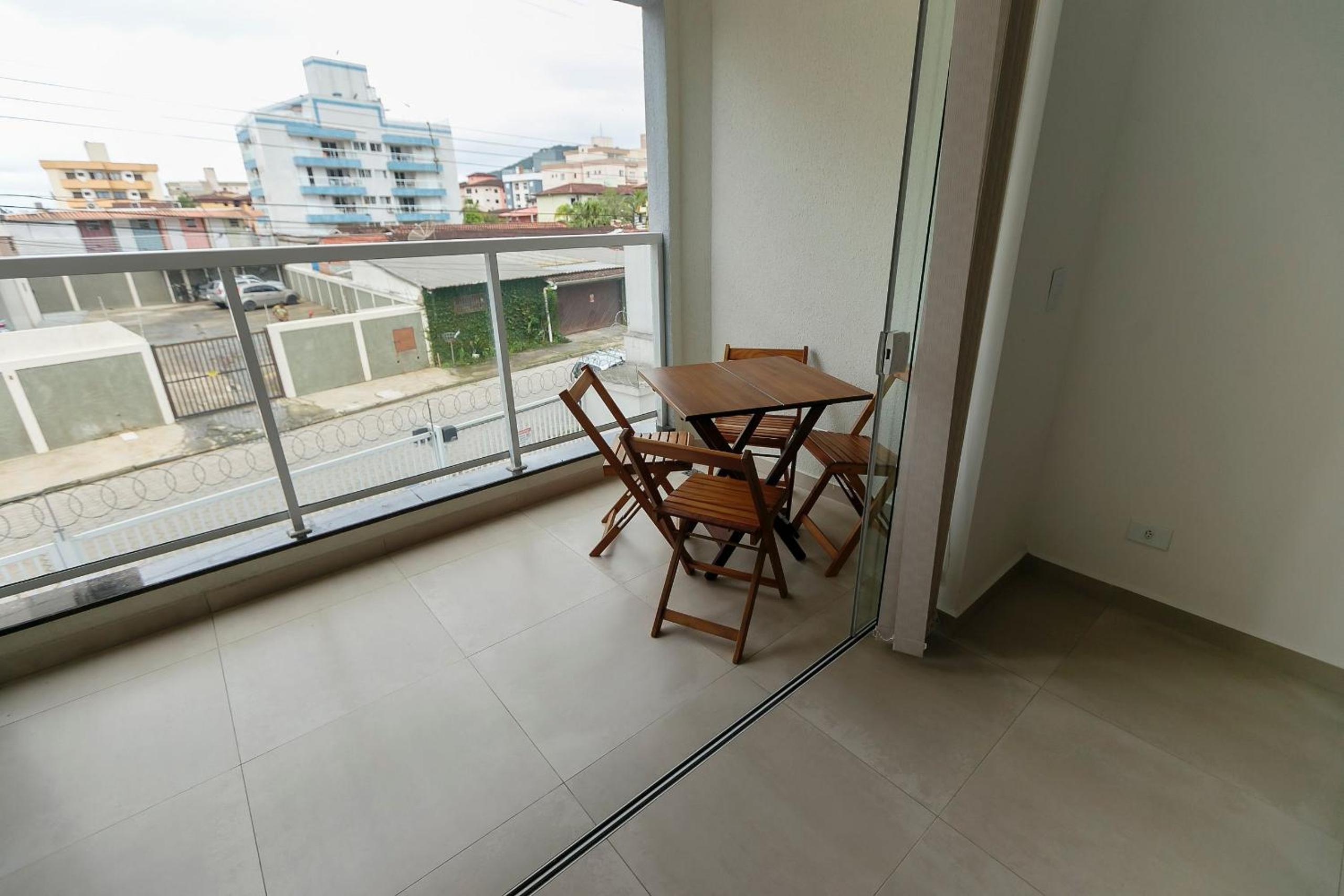RJI - Apartamentos próximos da praia de Itaguá