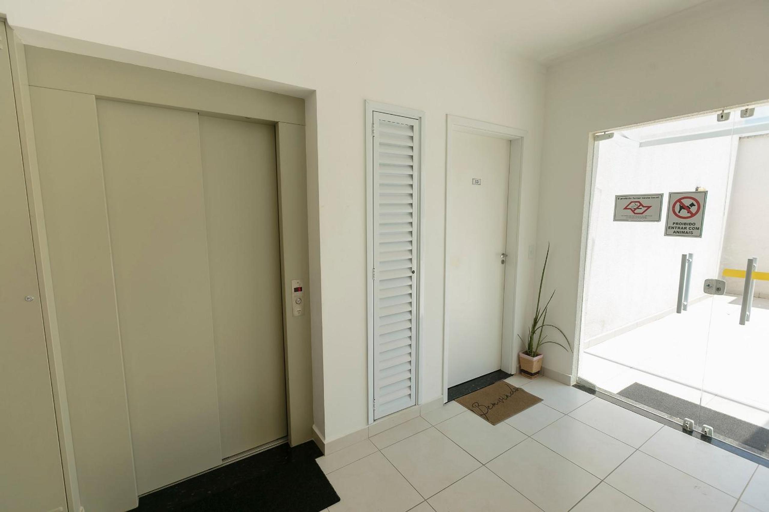 RJI - Apartamentos próximos da praia de Itaguá
