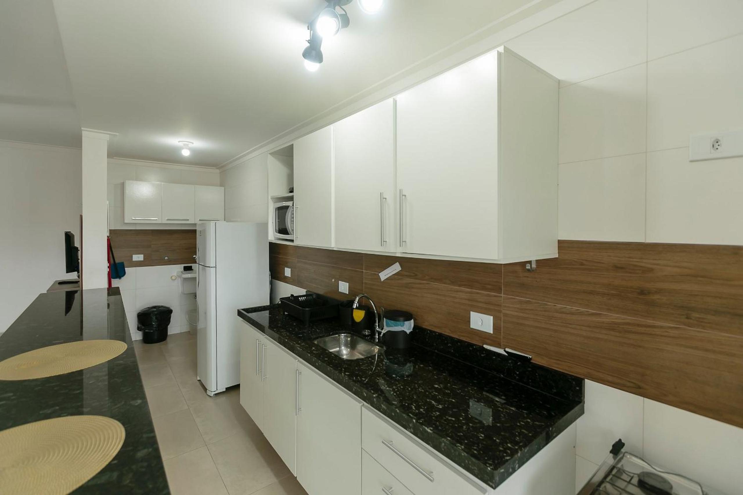RJI - Apartamentos próximos da praia de Itaguá