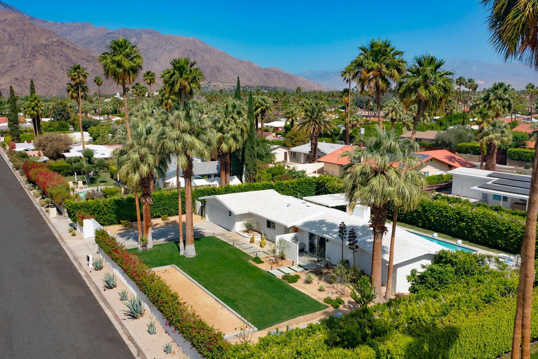 Ultra-Chic, Mid-century- Resort Style Pool, Spa & Fire Pit 2BD/2BTH in Movie Colony view 5
