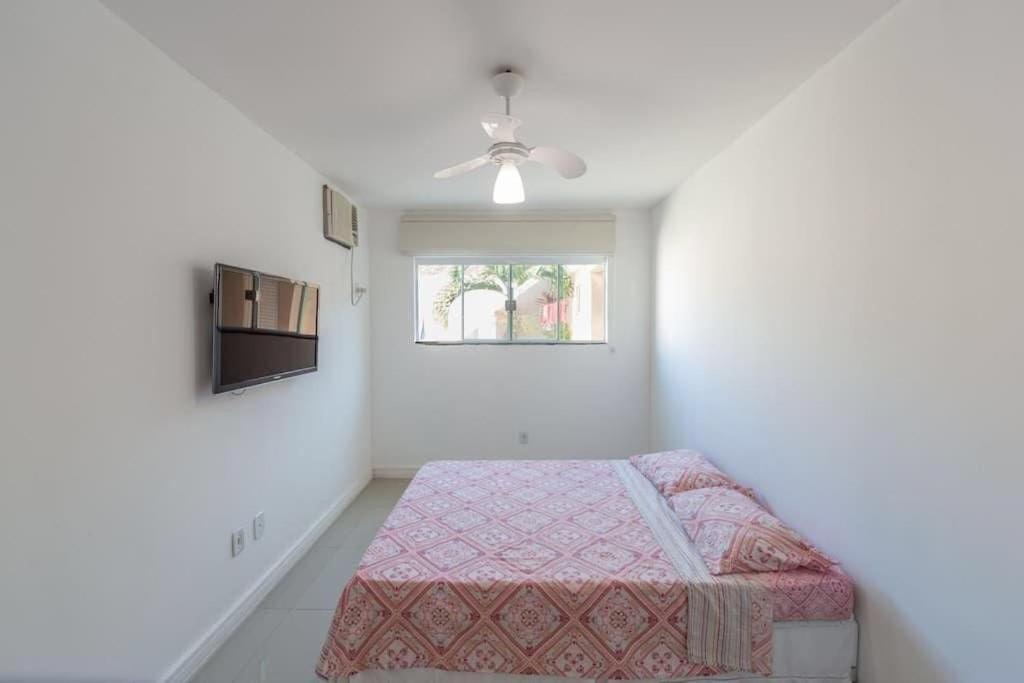 Casa em condomínio com piscina e churrasqueira