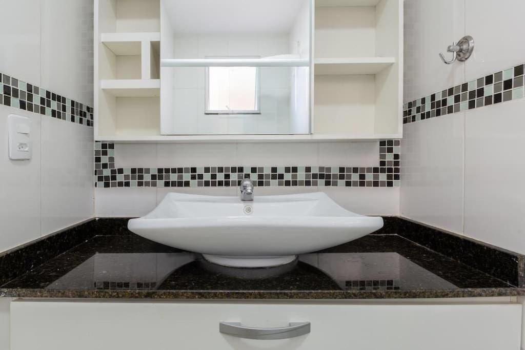 Casa em condomínio com piscina e churrasqueira