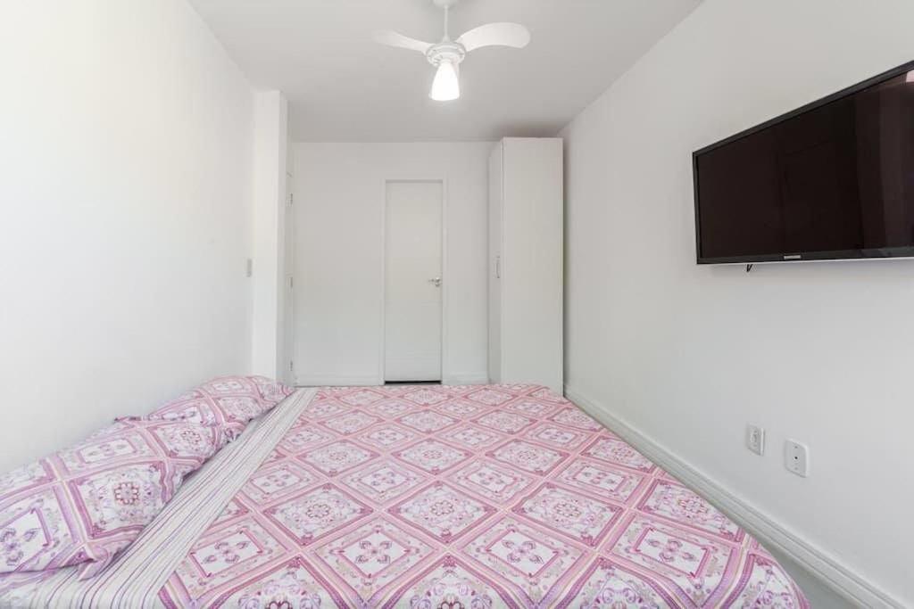 Casa em condomínio com piscina e churrasqueira