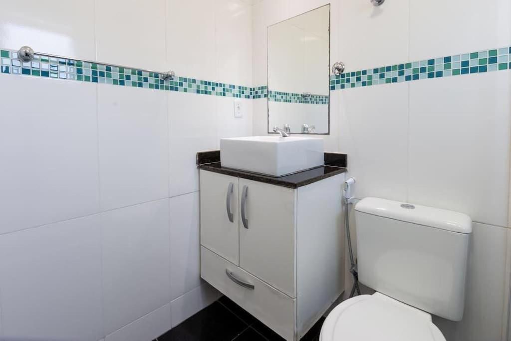 Casa em condomínio com piscina e churrasqueira