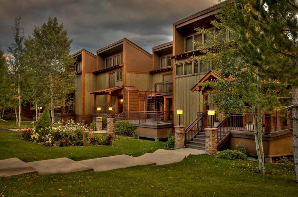 10 min to Ski | Views | Golf Course | AC + Hot Tub view 5