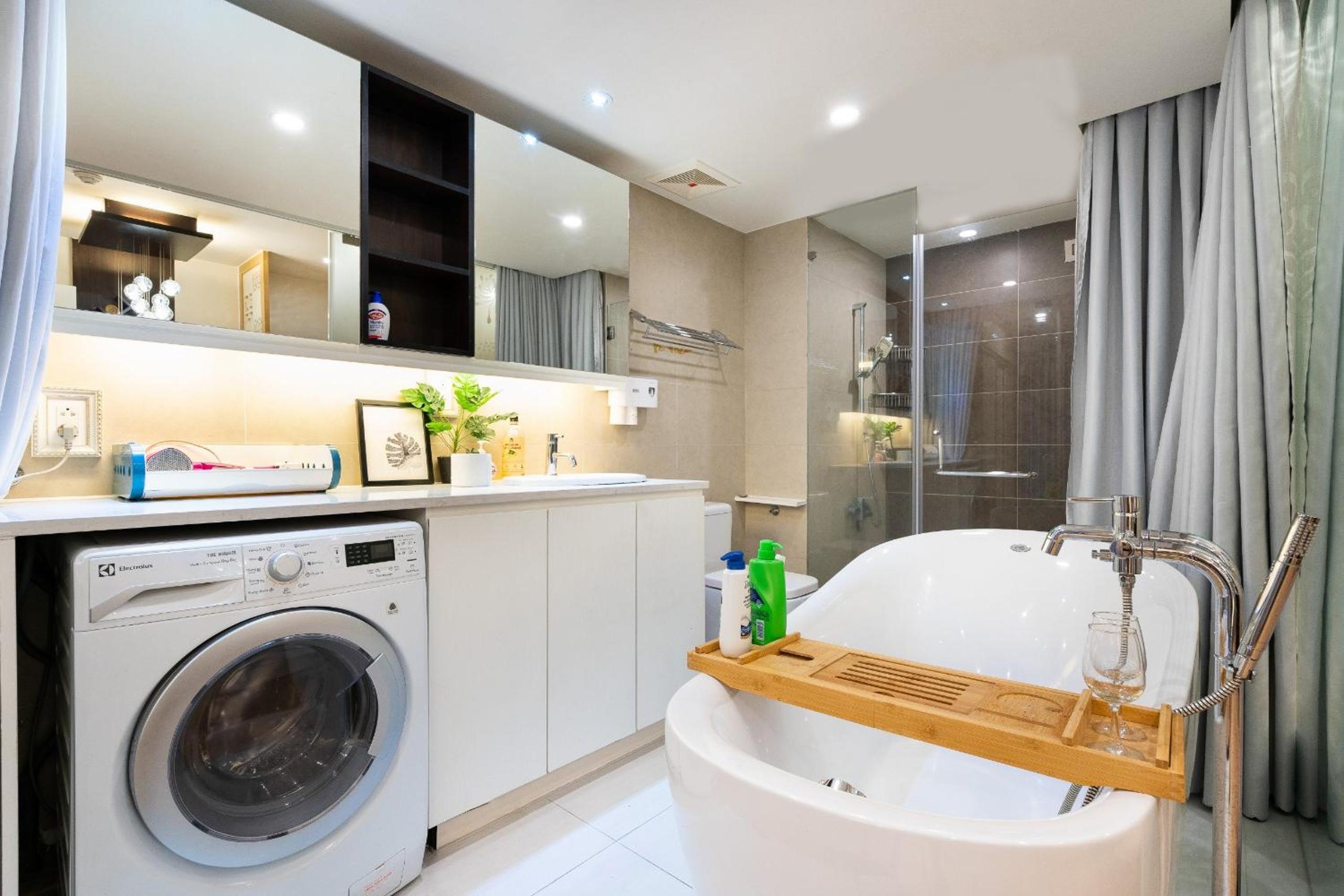 Chill 1BR Lexington with bathtub near Estella, D2