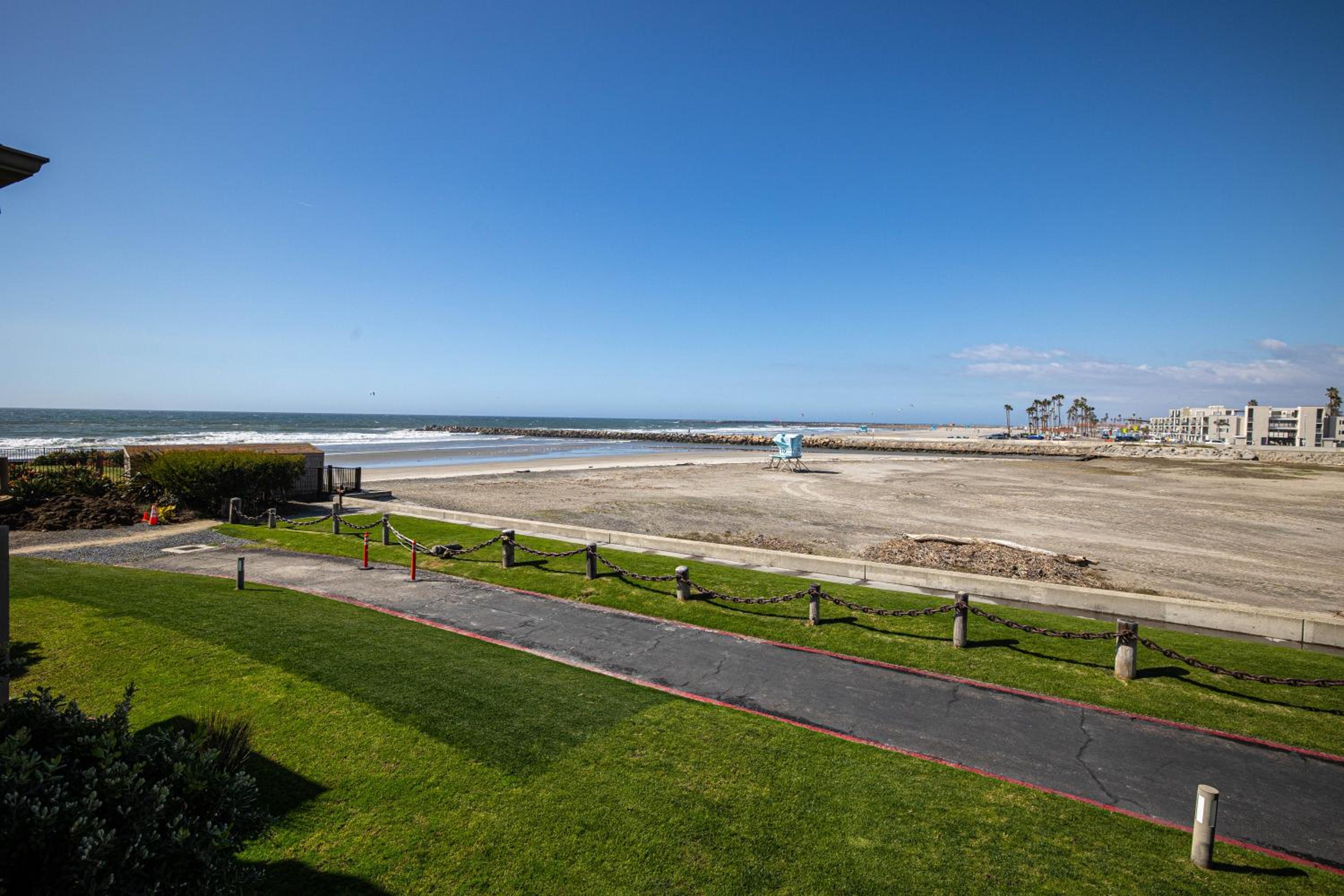 Oceanside Beach Condos - Property Image 18