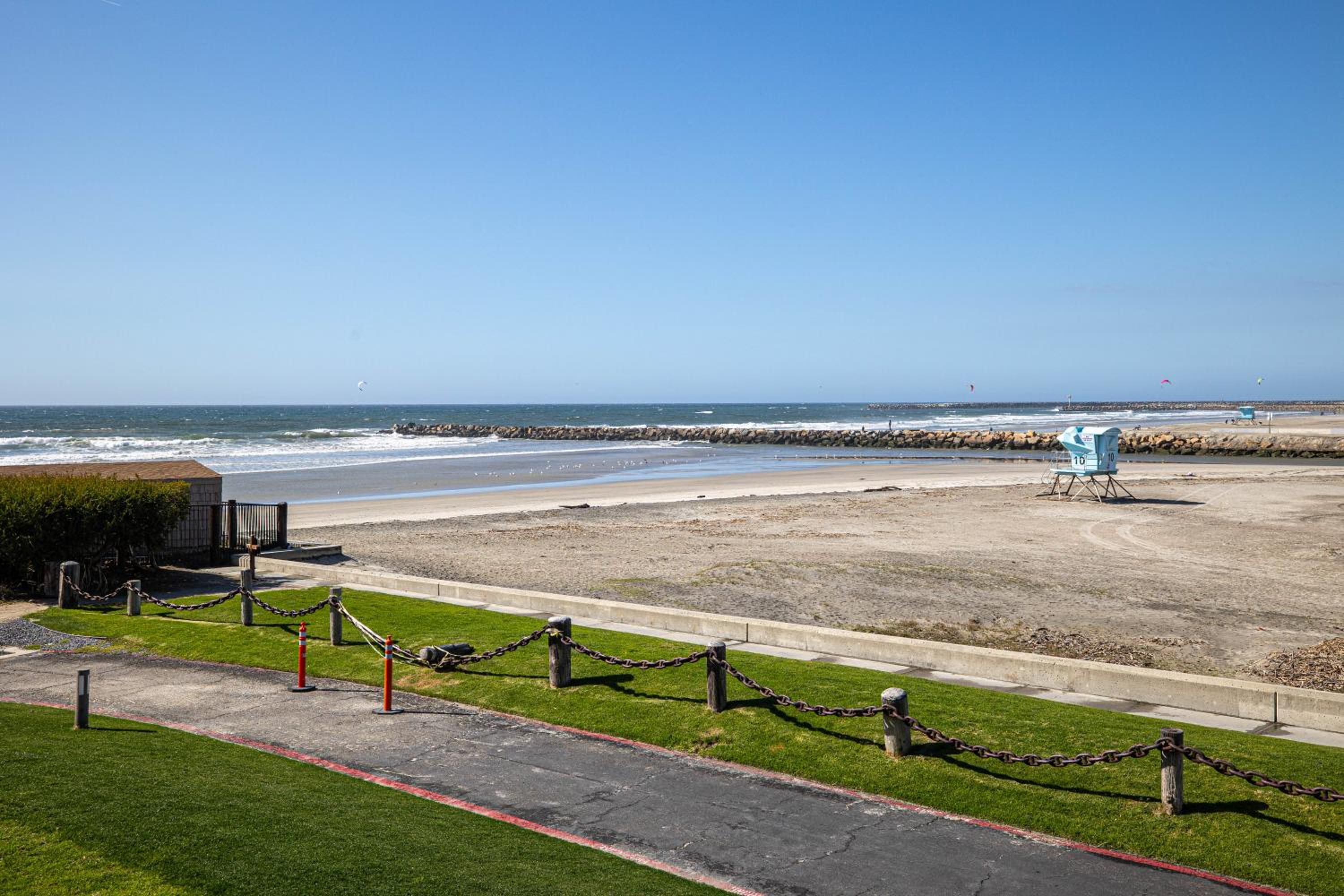 Oceanside Beach Condos - Property Image 20