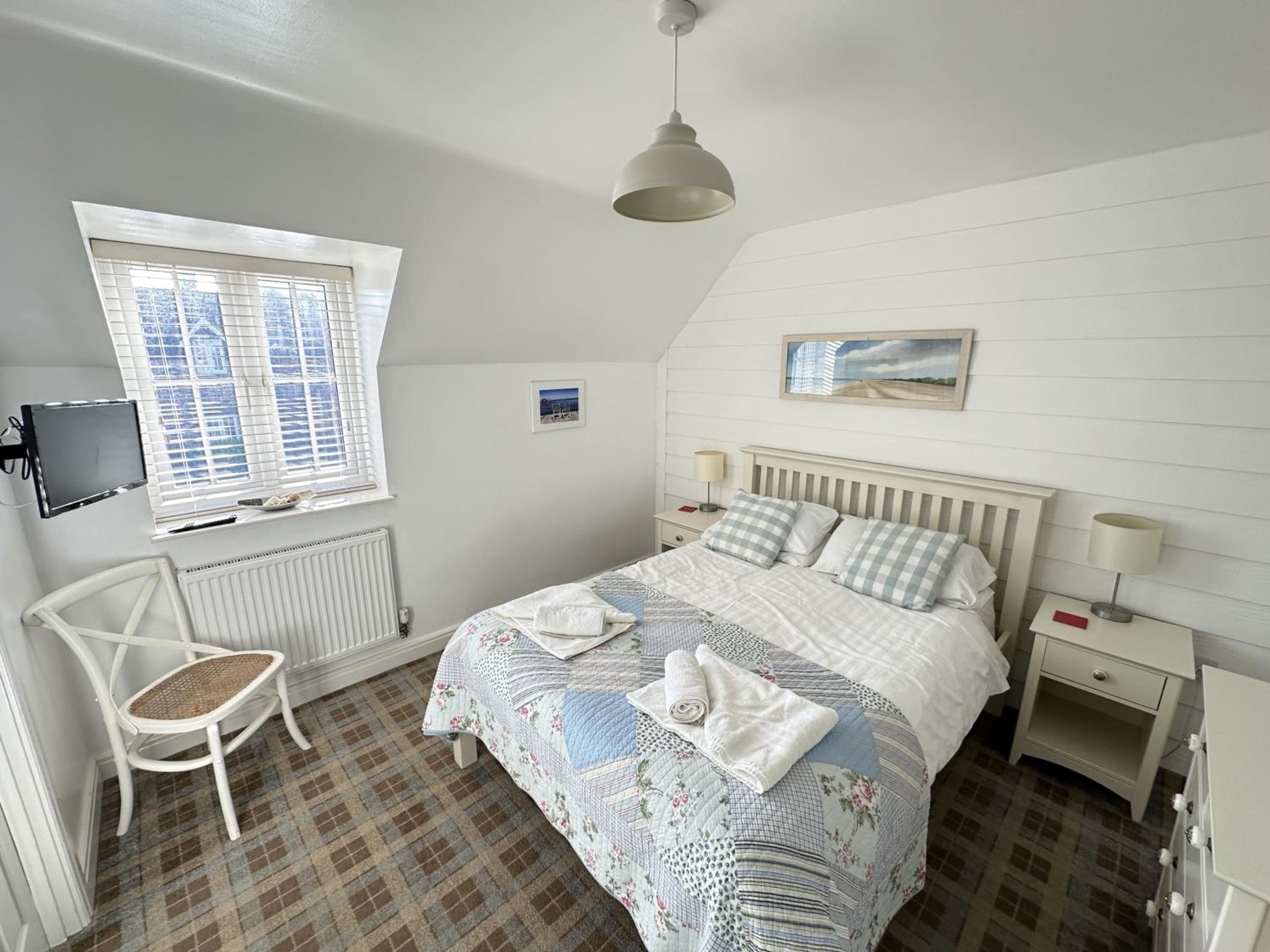 Wren Cottage - Part of the The Bay Filey Holiday Village with pool, gym and direct beach access, pub, restaurant, tennis and meadows walks