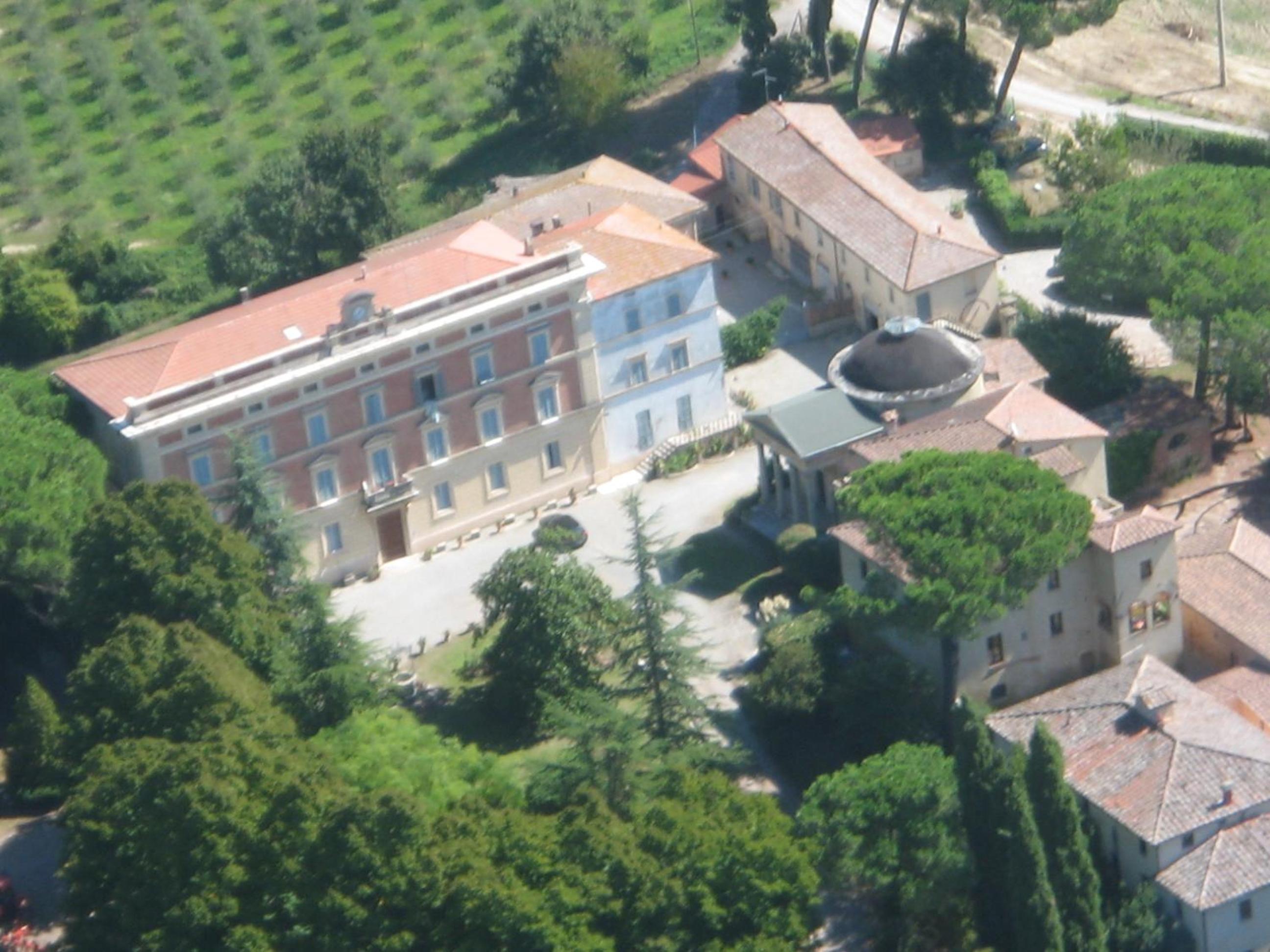 Tenuta Granducale Dolciano suite with pool view 2