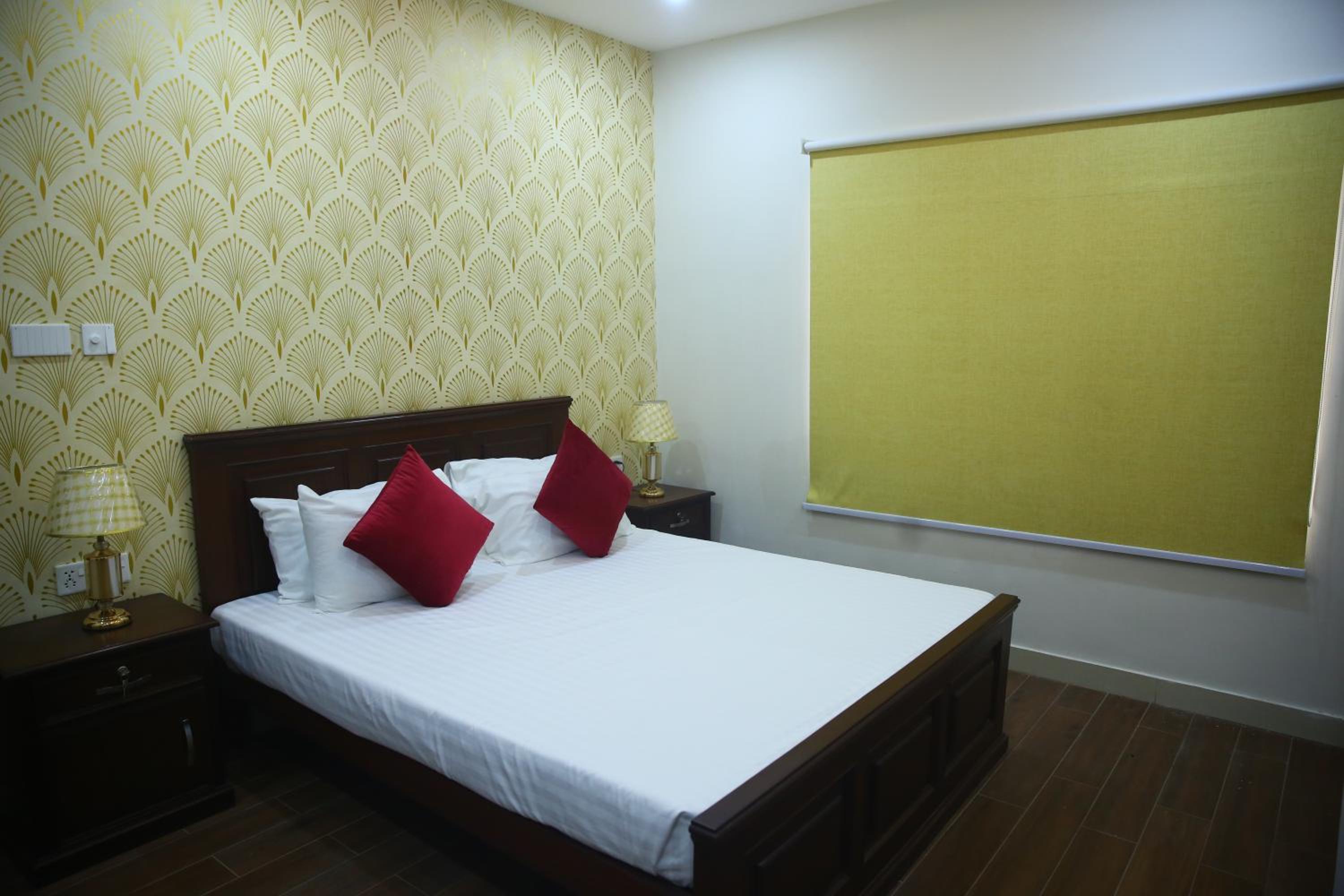 Gulberg Suites