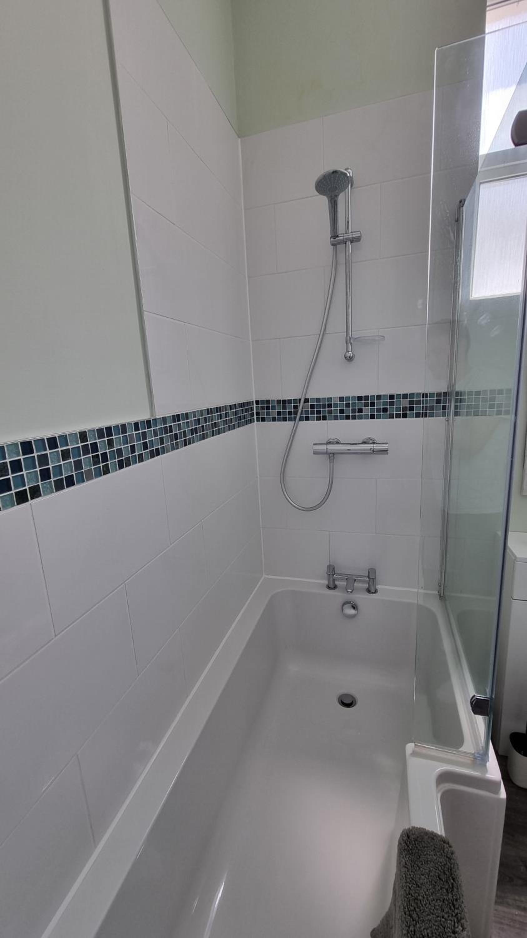 Southsea Escape - 2 double bedrooms - PARKING PERMITS INCLUDED view 5