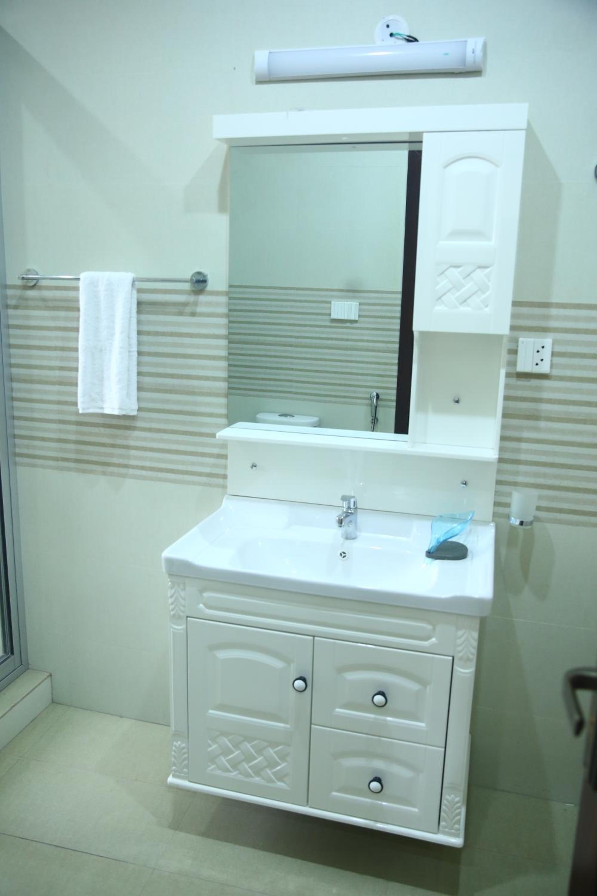 Gulberg Suites