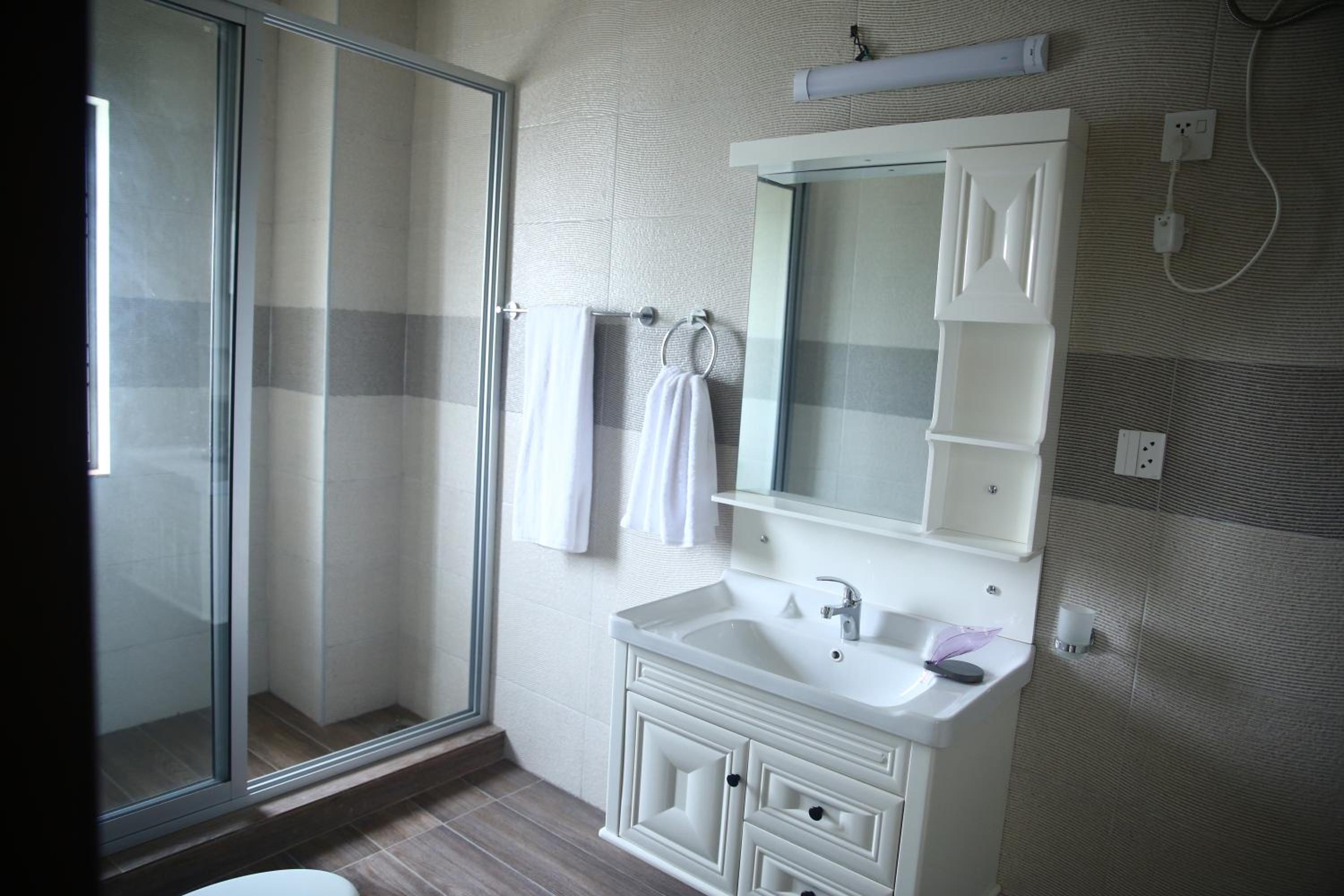 Gulberg Suites