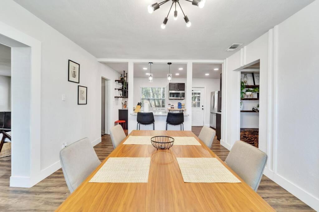 Private Pool Home Centrally Located in Tampa view 4