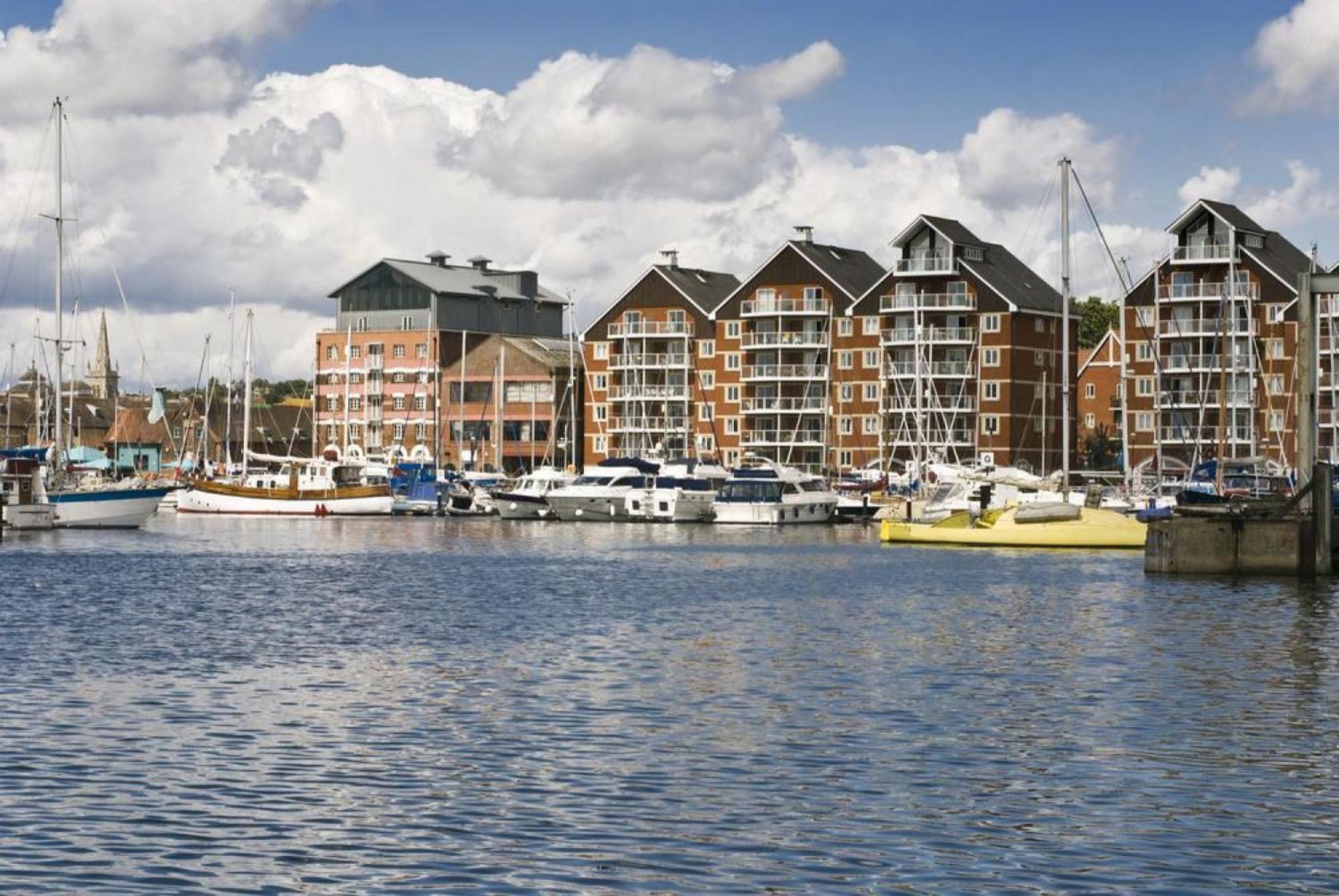 Hotel Eco Lodge Deben With Private Hot Tub