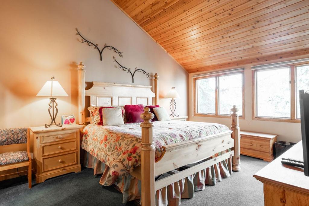 Townsend Place by Vail Realty