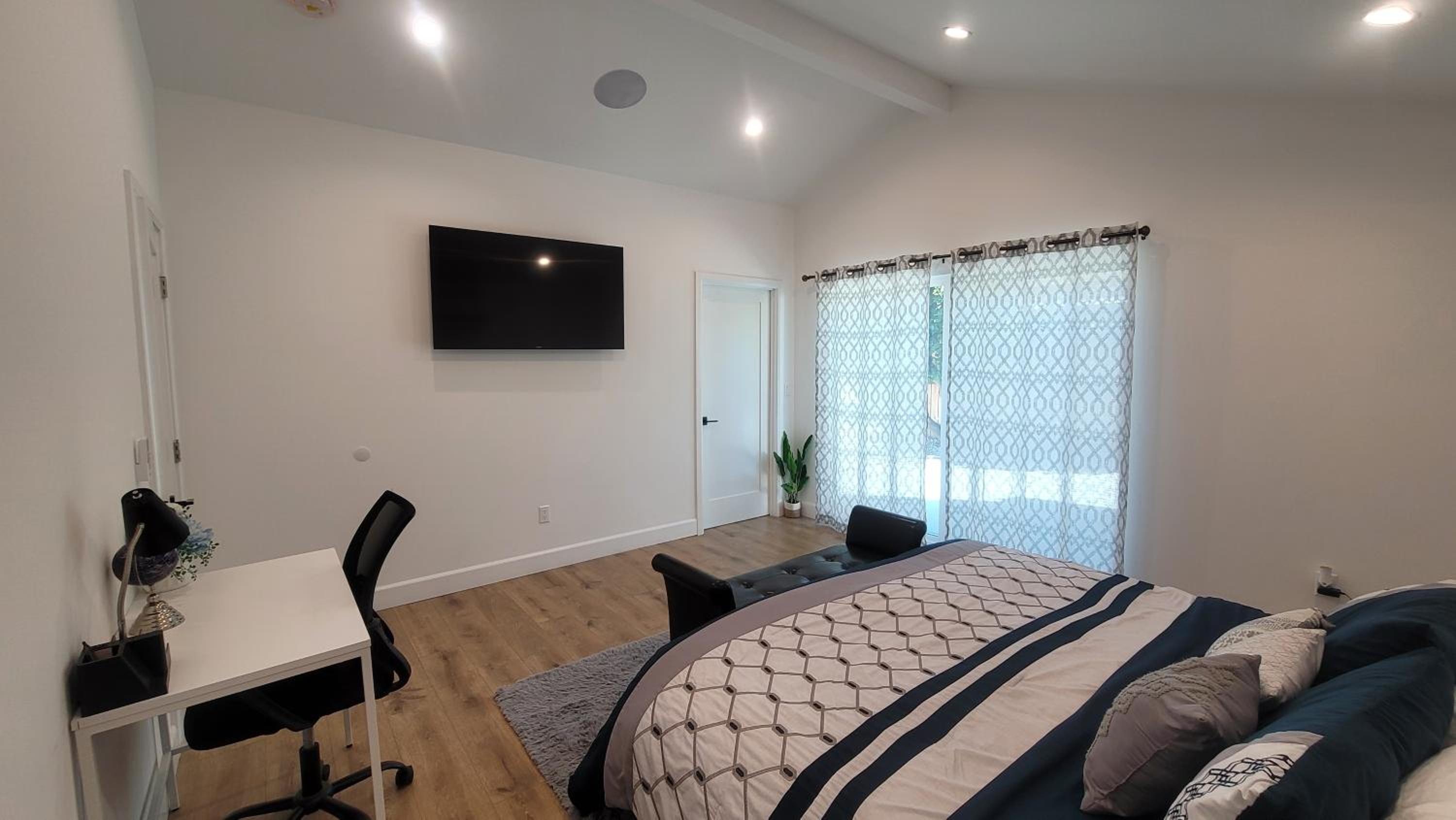 Los Angeles Vacations - Gated private house with own parking Sherman Oaks - Property Image 21