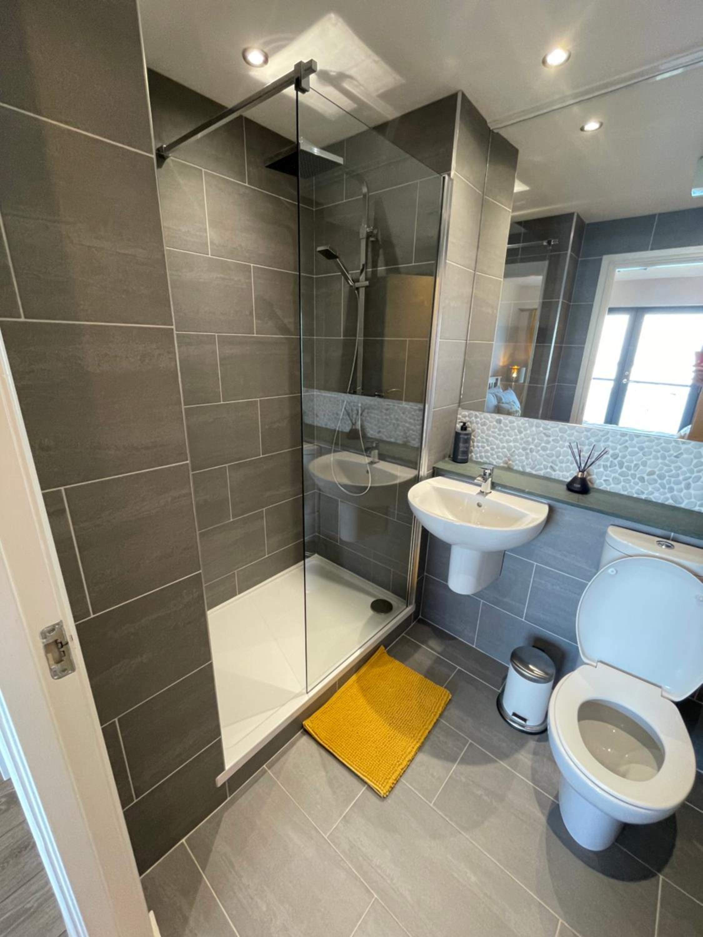 Corinthian Quay Apartment