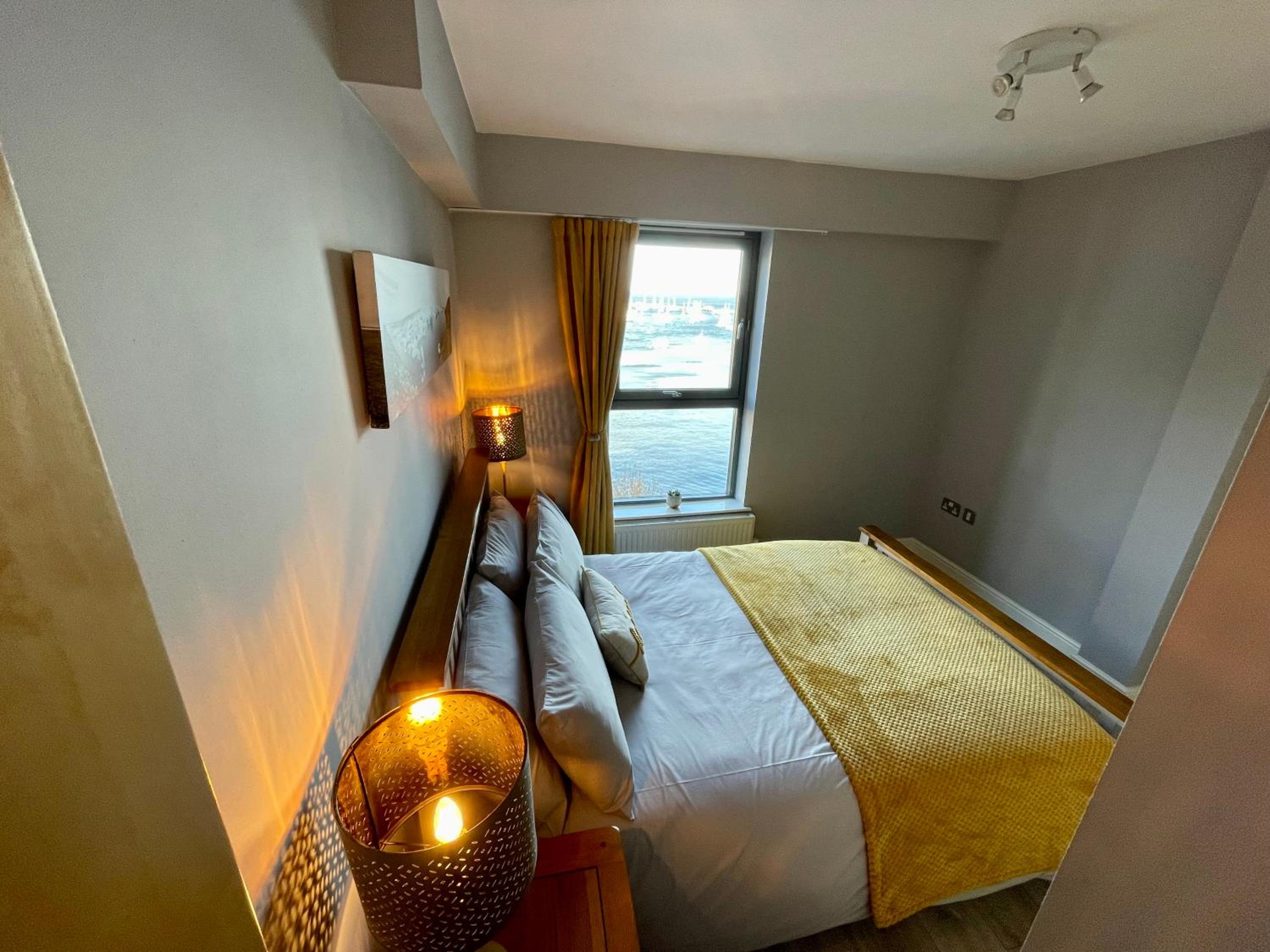 Corinthian Quay Apartment