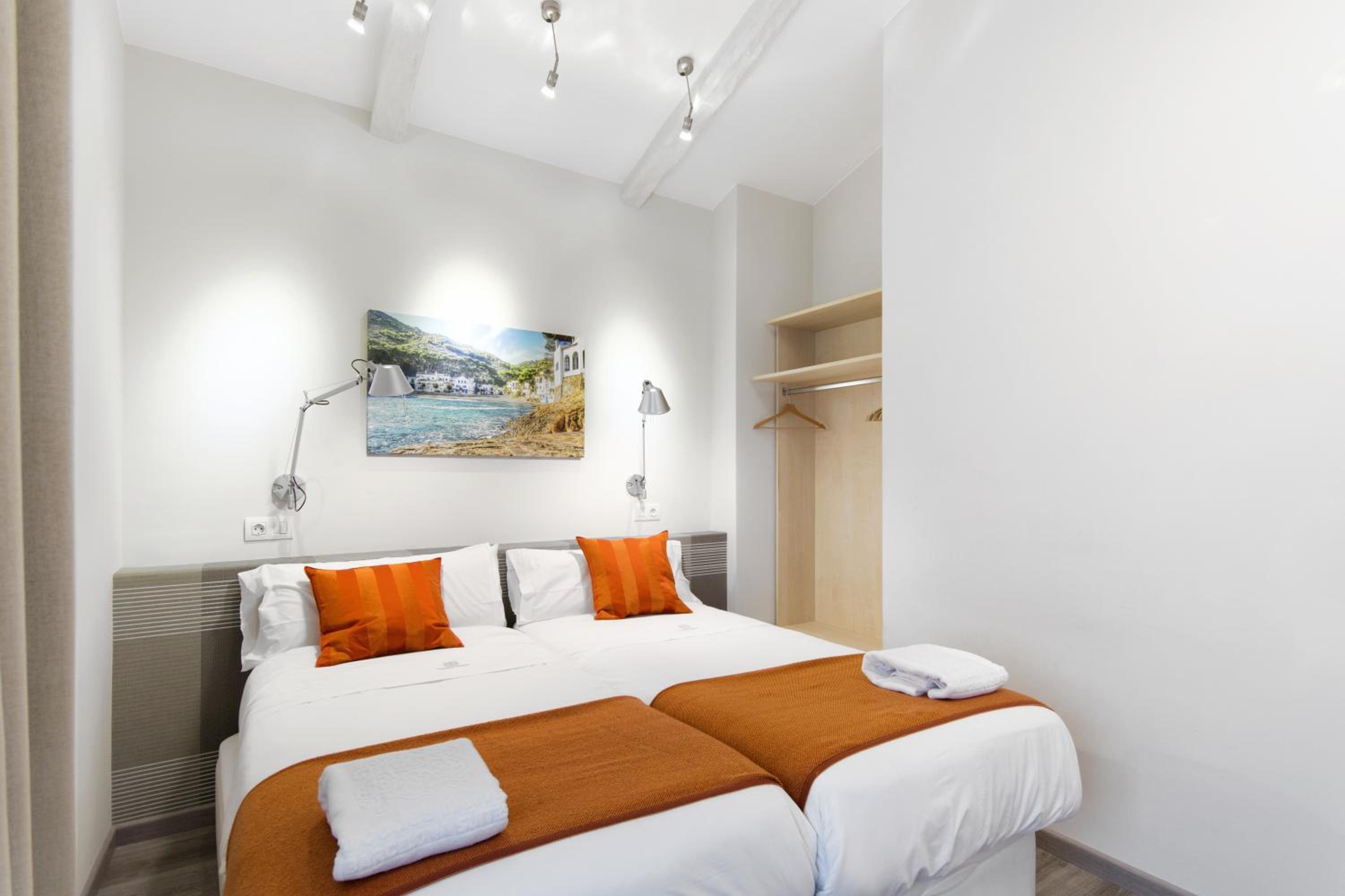 Eixample Building Apartments by Mercedes Heritage