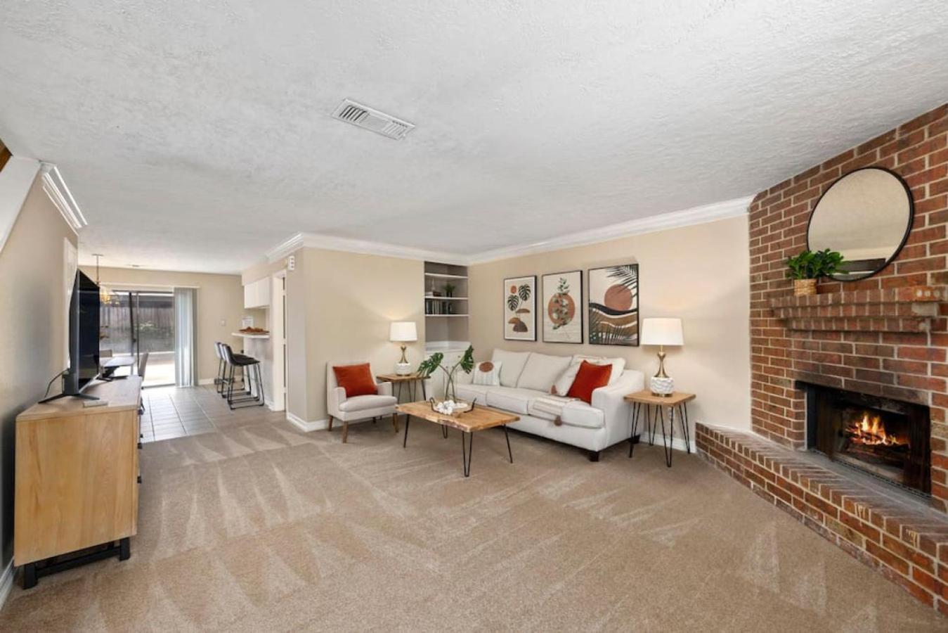Modern Montrose Townhome Sleeps 10 Walk to Dining & Downtown