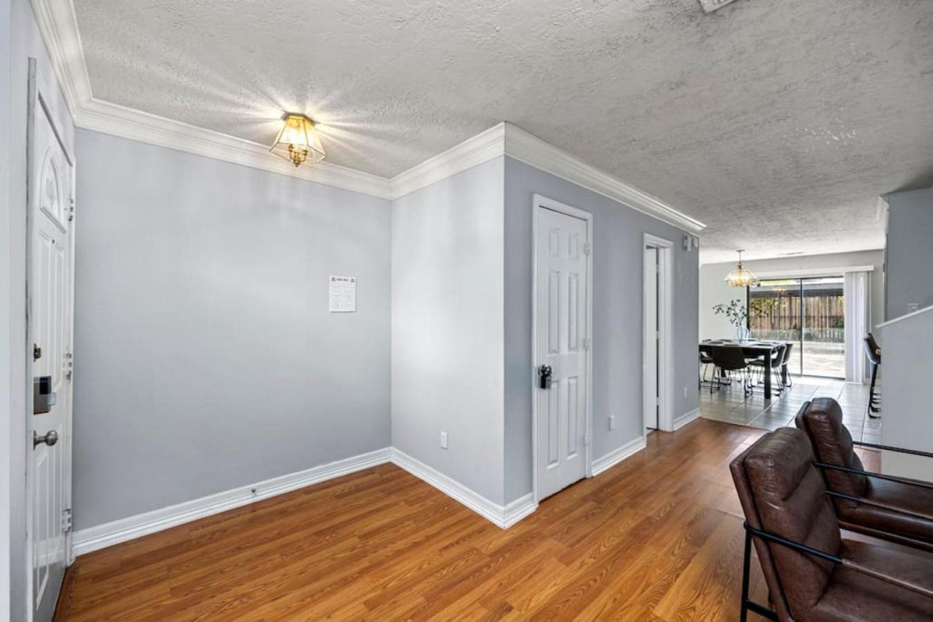 Modern Montrose 2BR Townhome Sleeps 10 with Gated Parking view 5